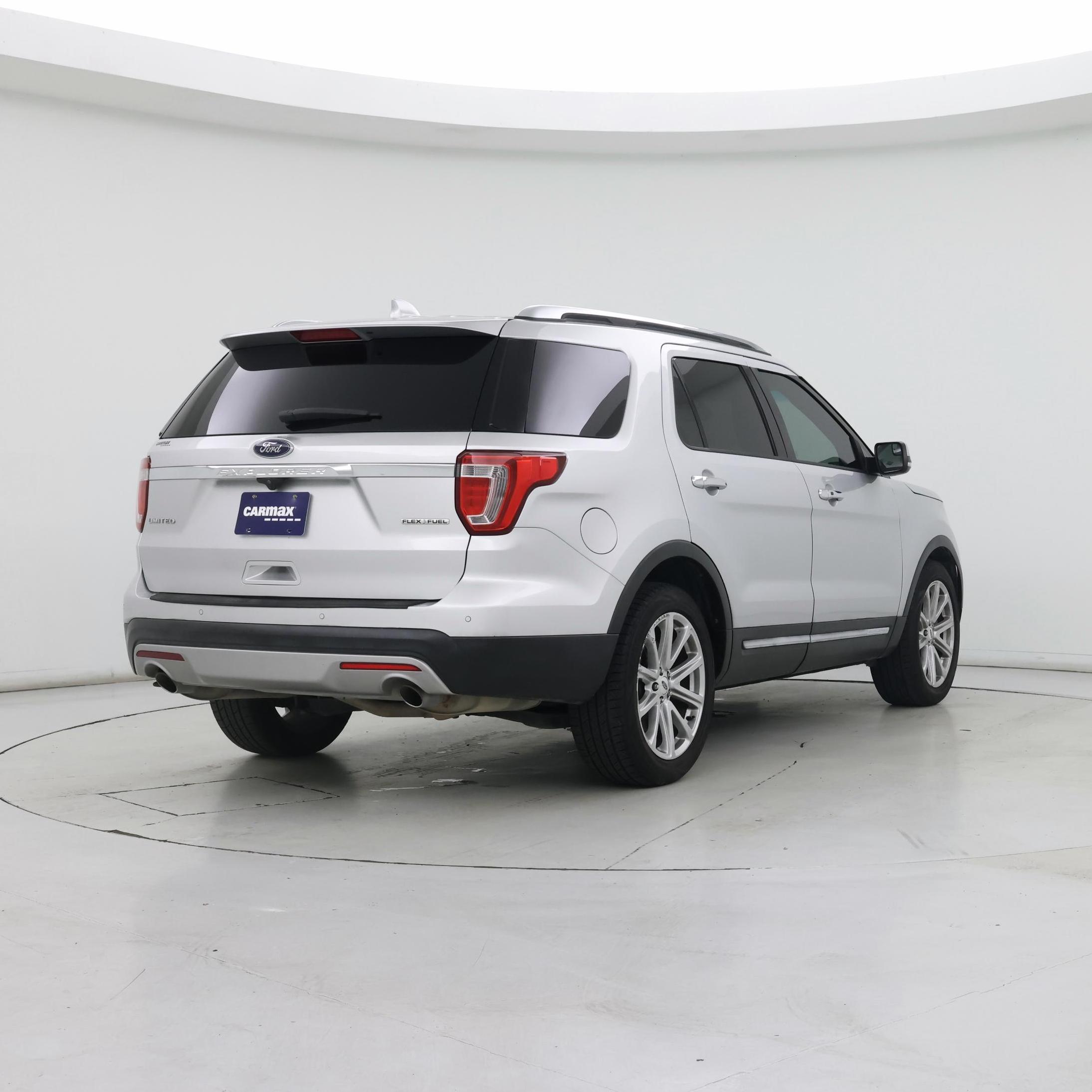 Thumbnail: 2016 Ford Explorer - 8
