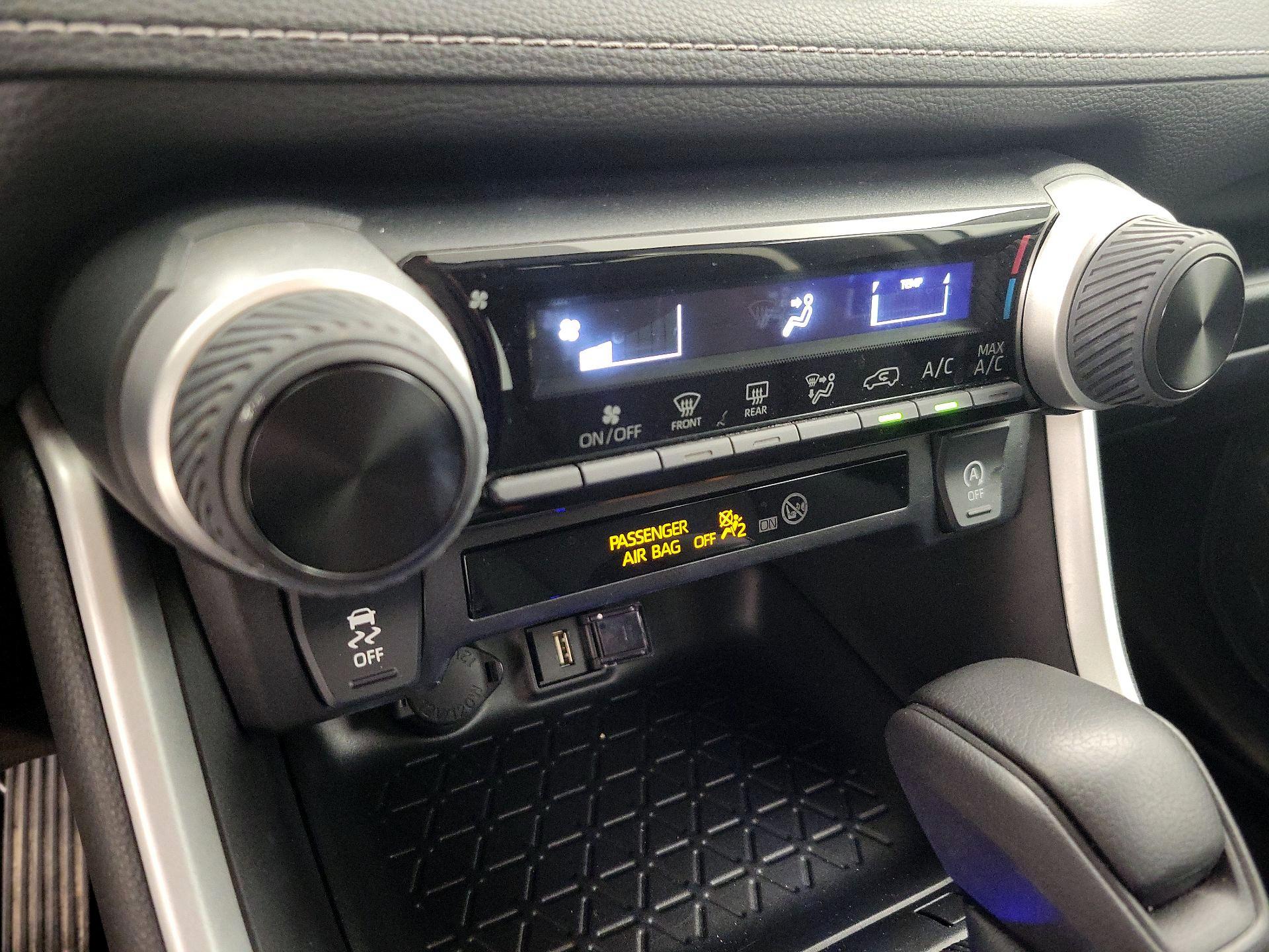Thumbnail: 2021 Toyota RAV4 - 16