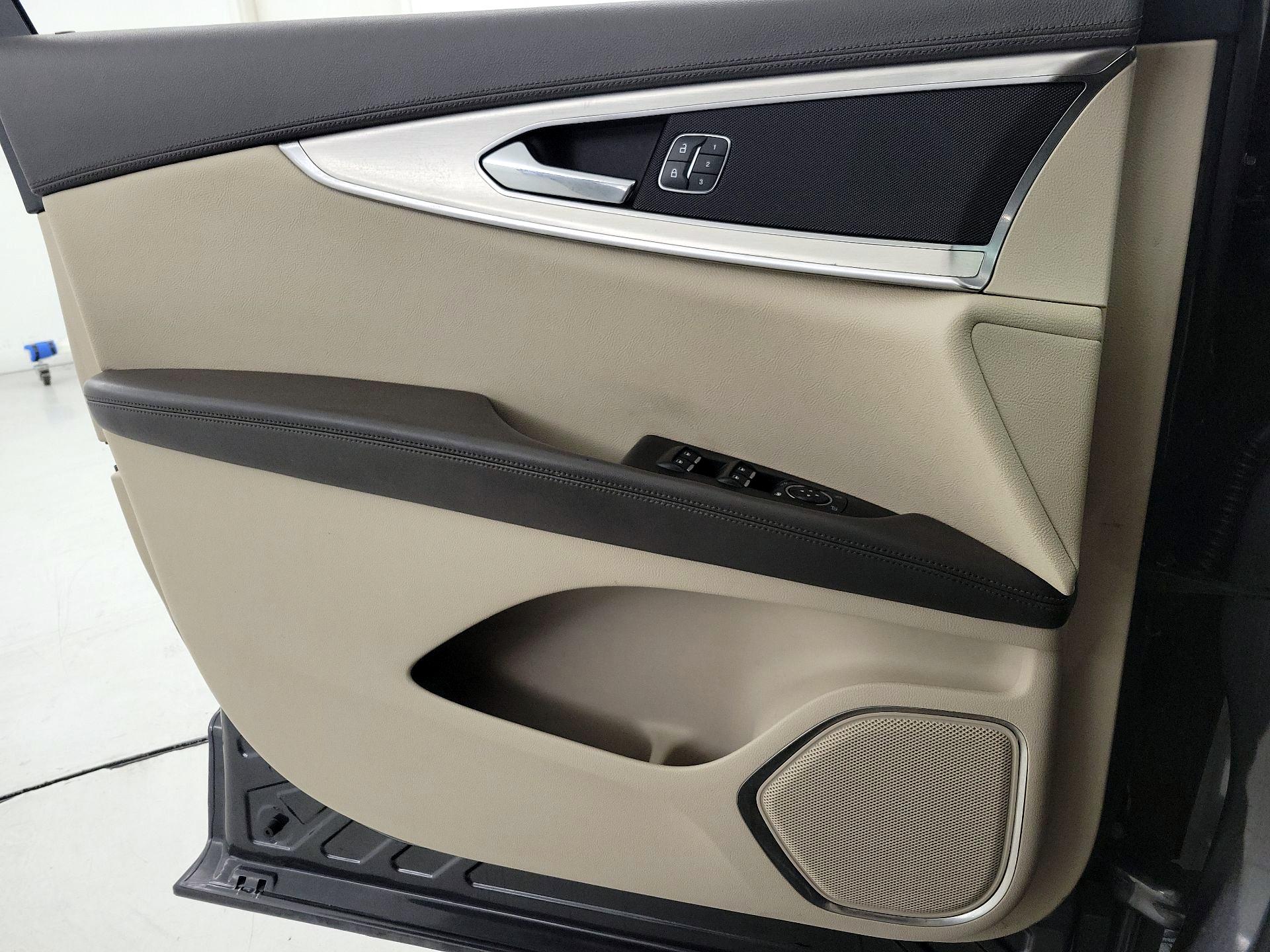 Thumbnail: 2020 Lincoln Nautilus - 12