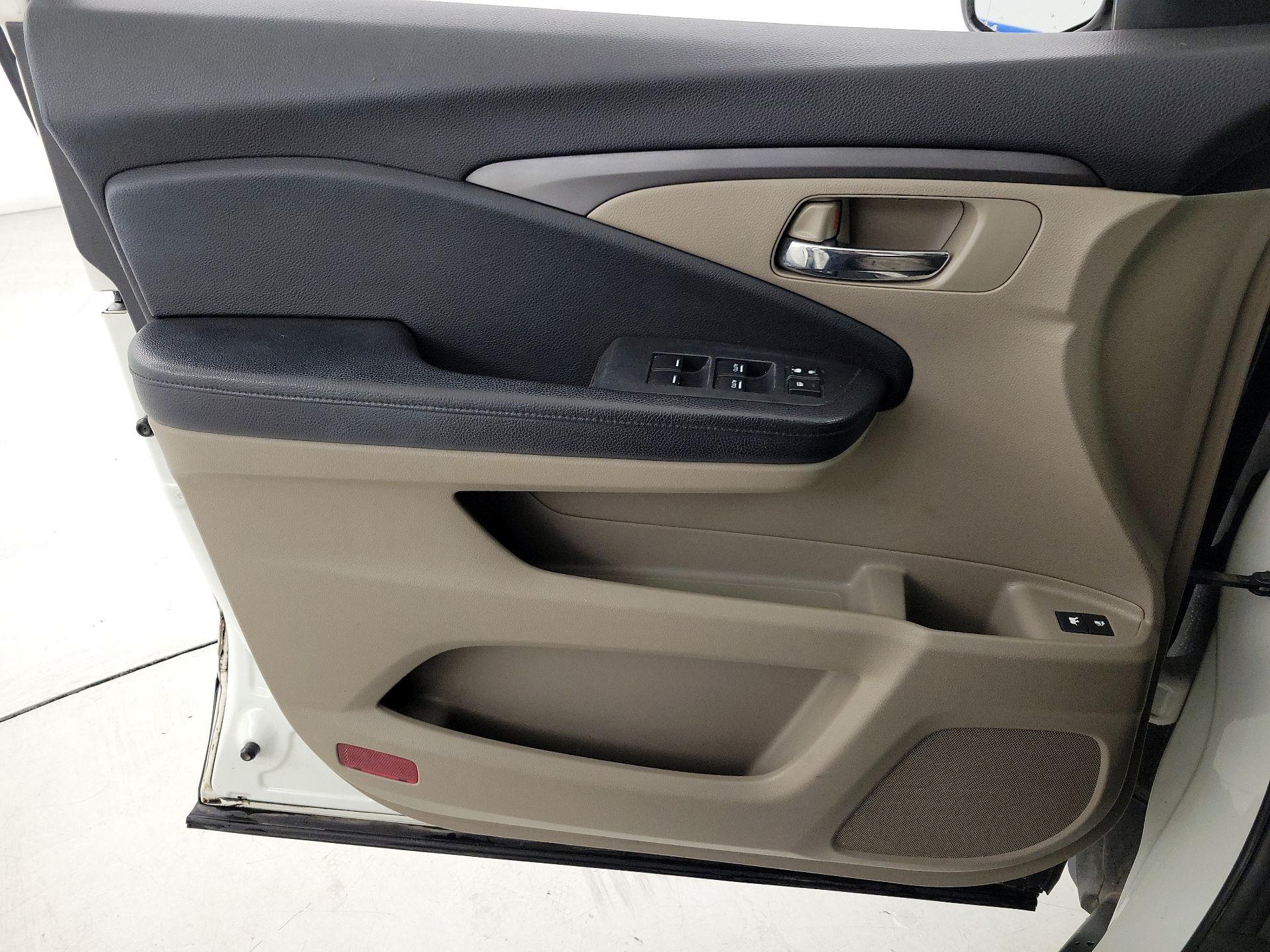 Thumbnail: 2016 Honda Pilot - 12