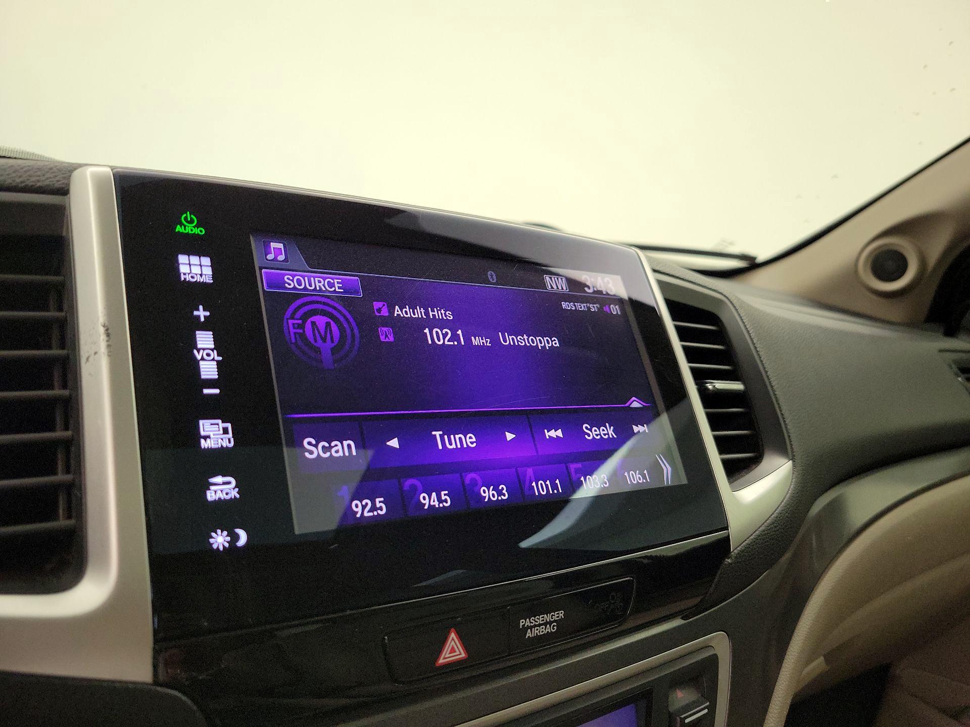 Thumbnail: 2016 Honda Pilot - 15