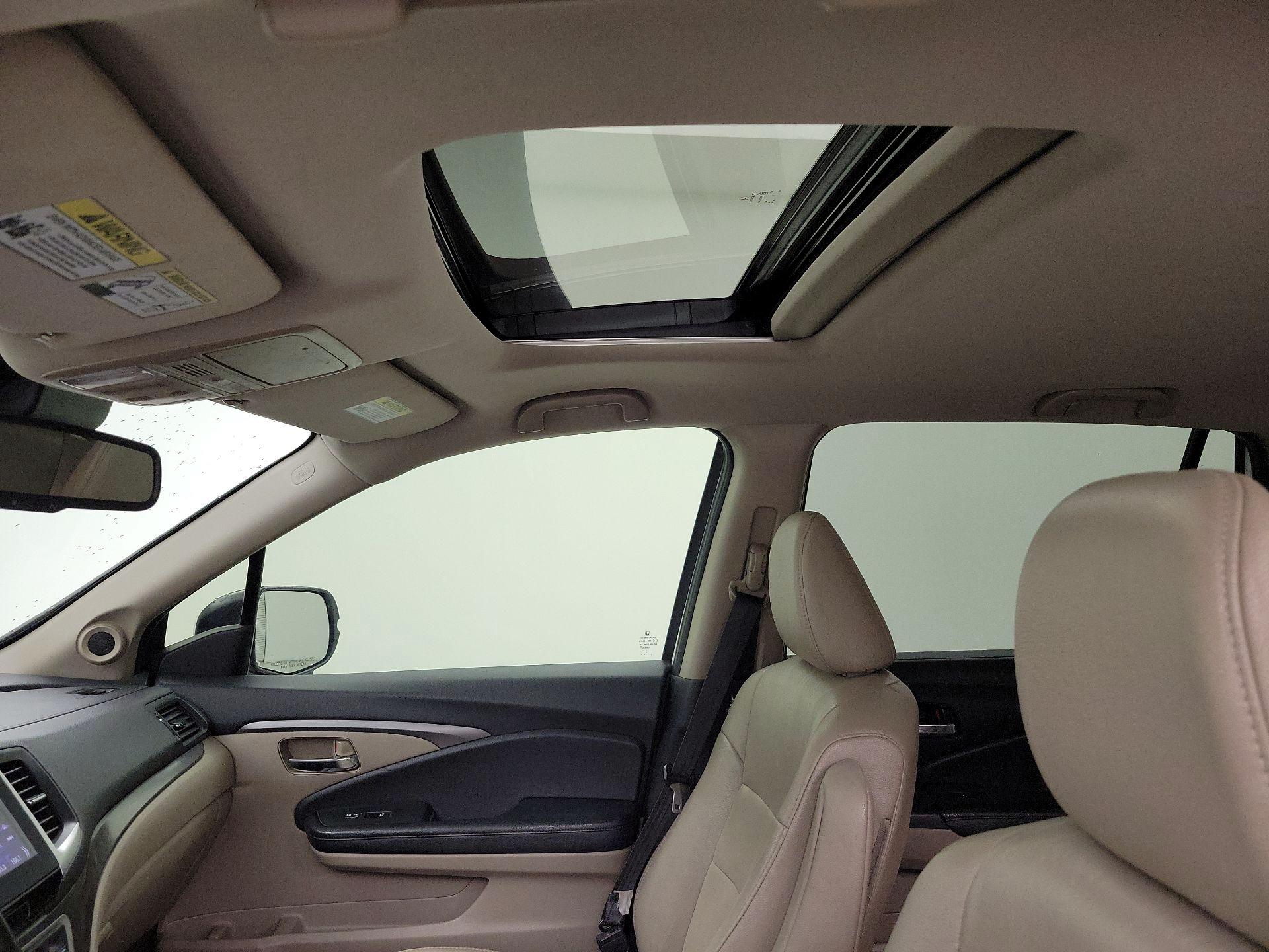 Thumbnail: 2016 Honda Pilot - 18