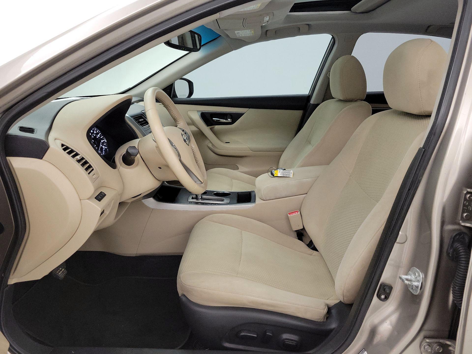 Thumbnail: 2015 Nissan Altima - 11