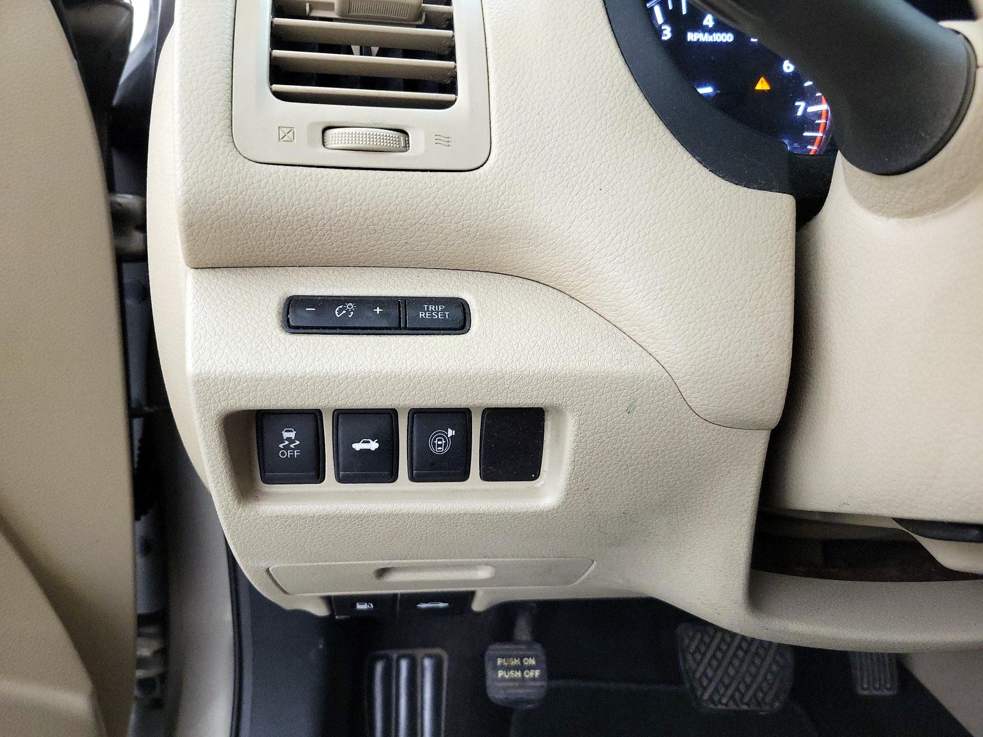 Thumbnail: 2015 Nissan Altima - 13