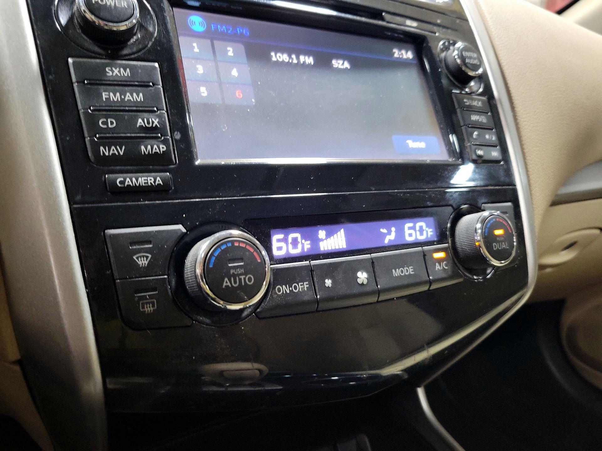 Thumbnail: 2015 Nissan Altima - 16