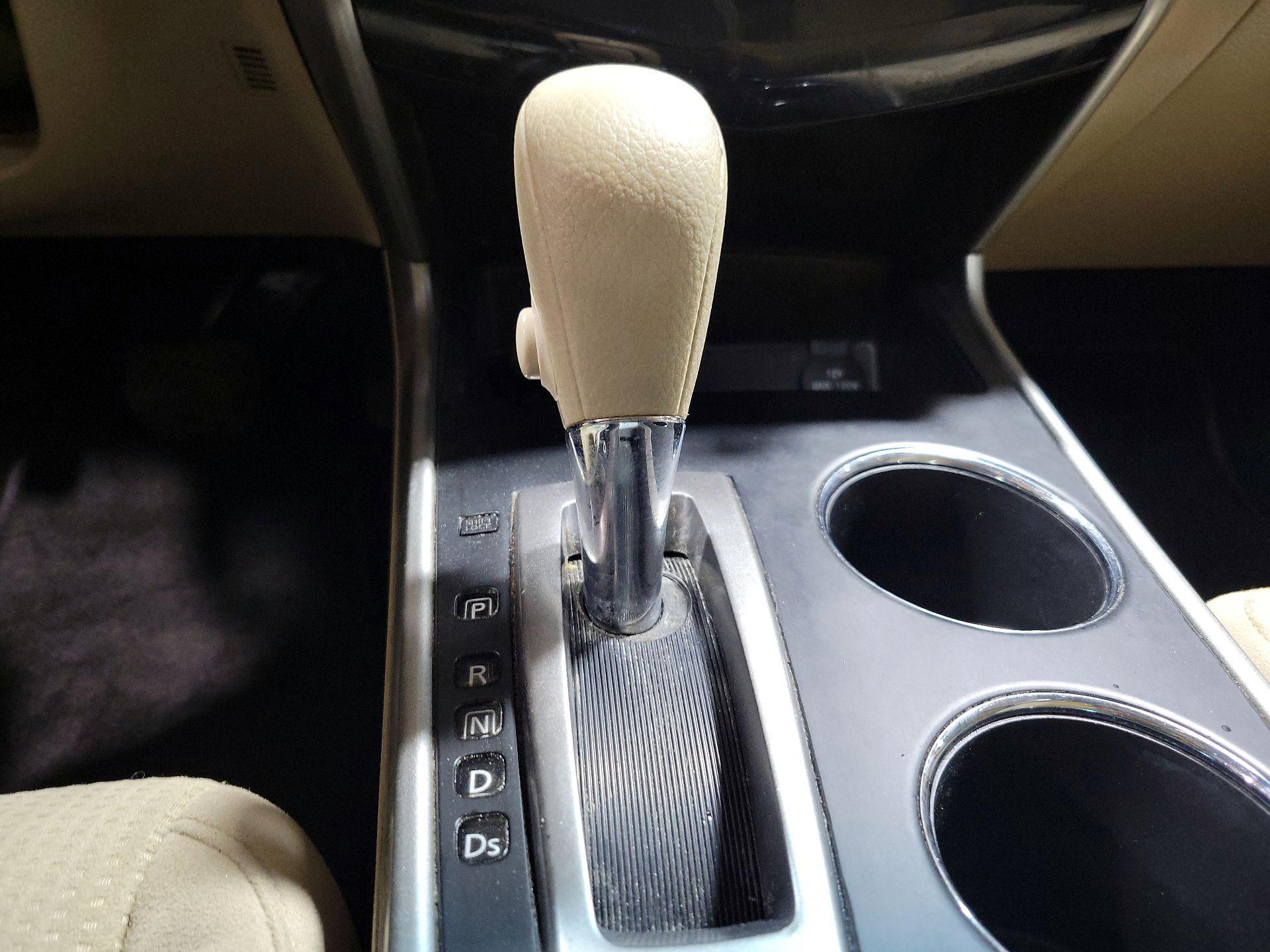 Thumbnail: 2015 Nissan Altima - 17