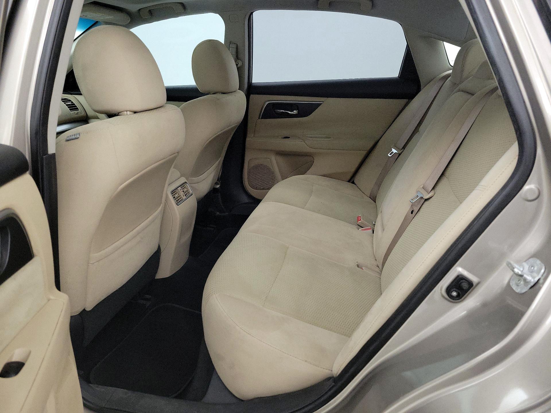 Thumbnail: 2015 Nissan Altima - 19