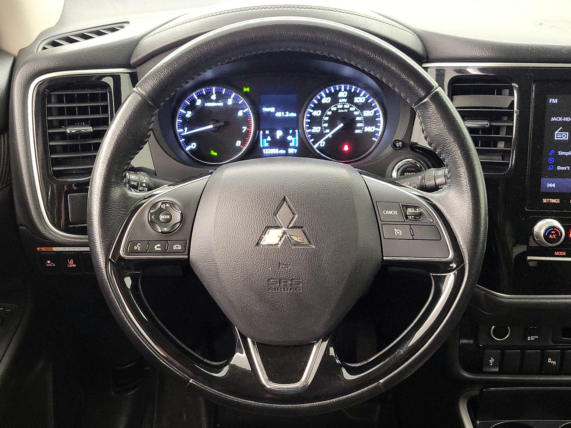 Thumbnail: 2020 Mitsubishi Outlander - 10