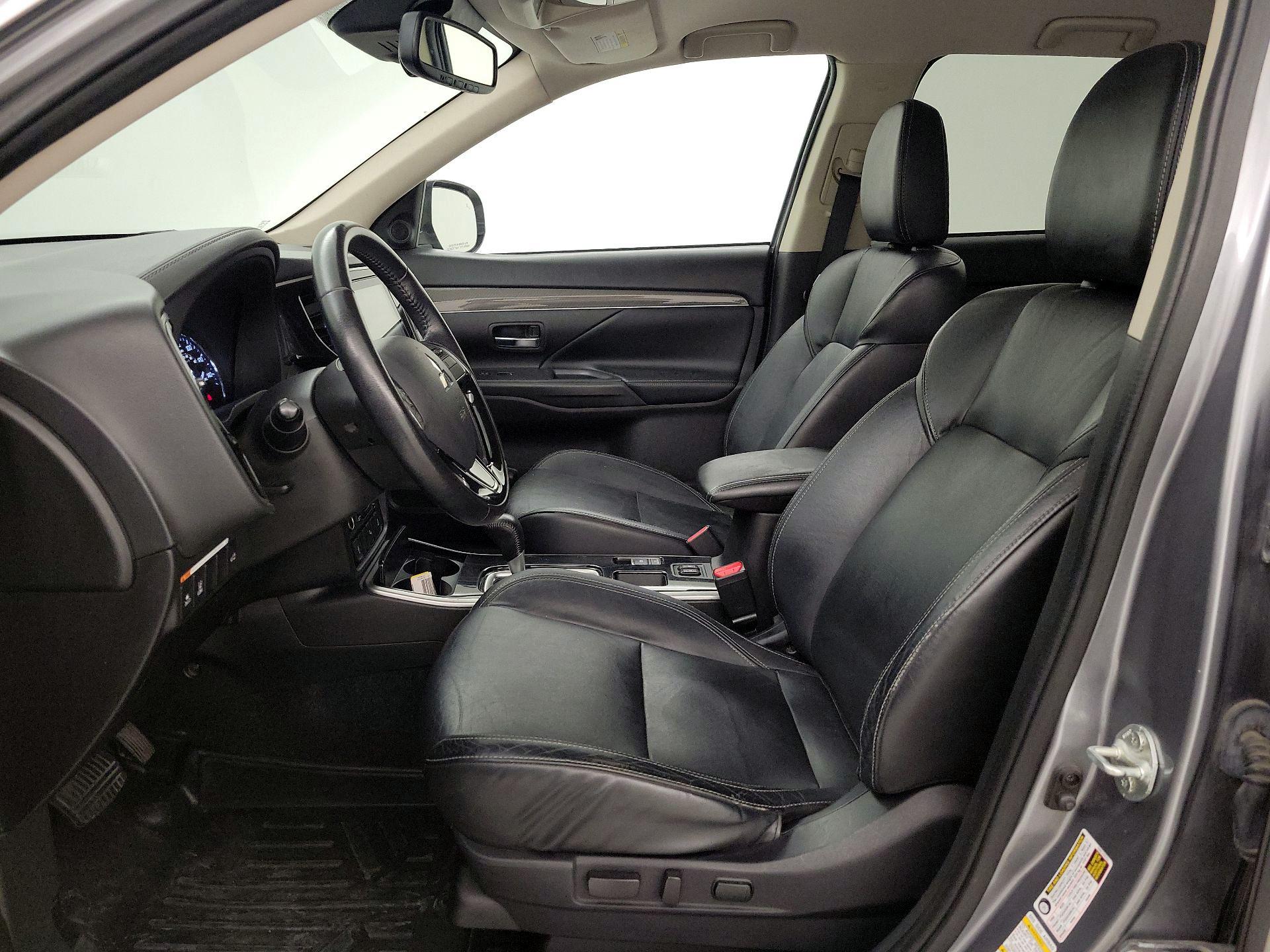 Thumbnail: 2020 Mitsubishi Outlander - 11