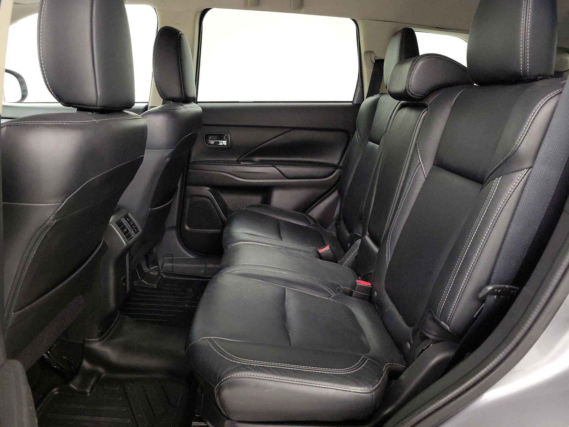 Thumbnail: 2020 Mitsubishi Outlander - 18