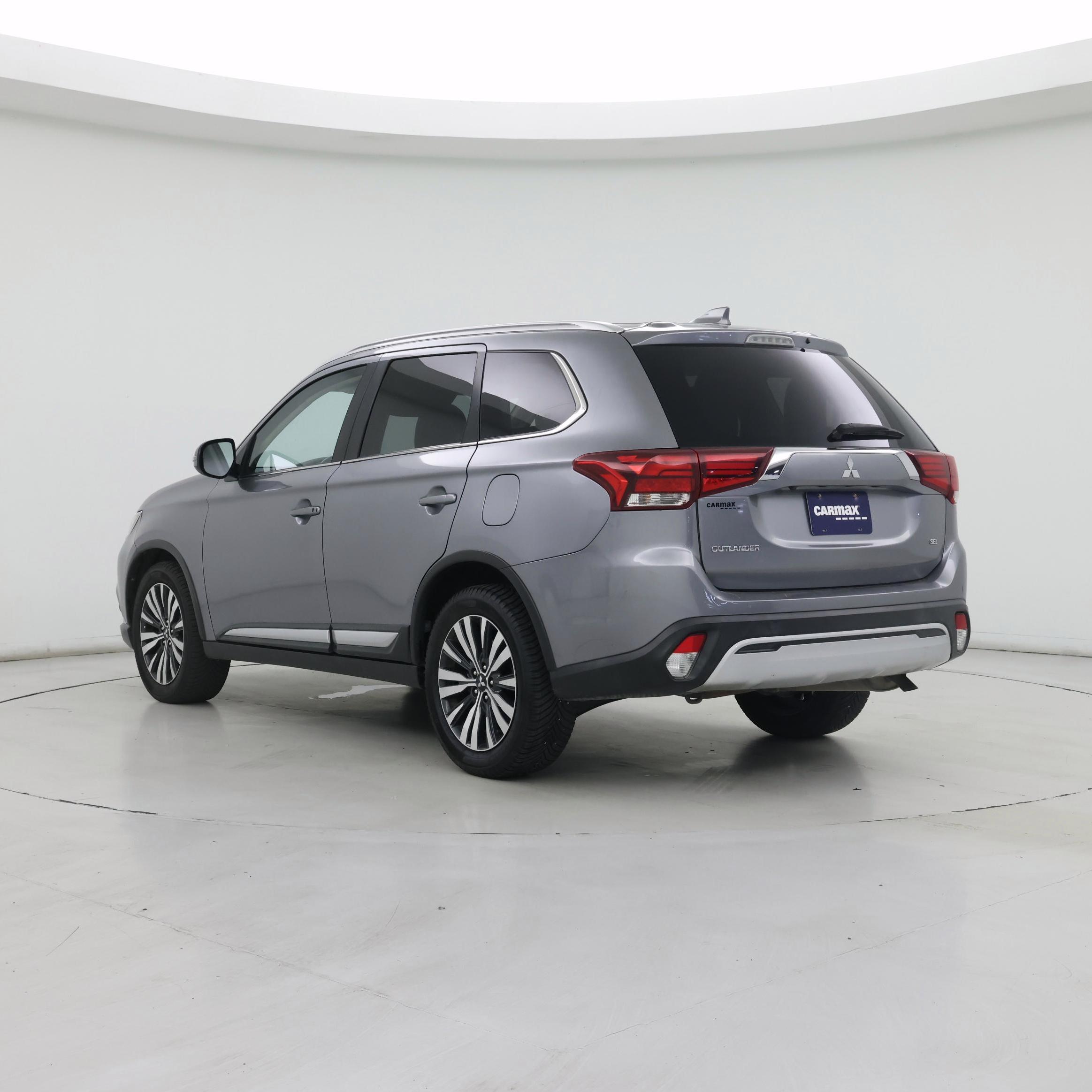 Thumbnail: 2020 Mitsubishi Outlander - 2