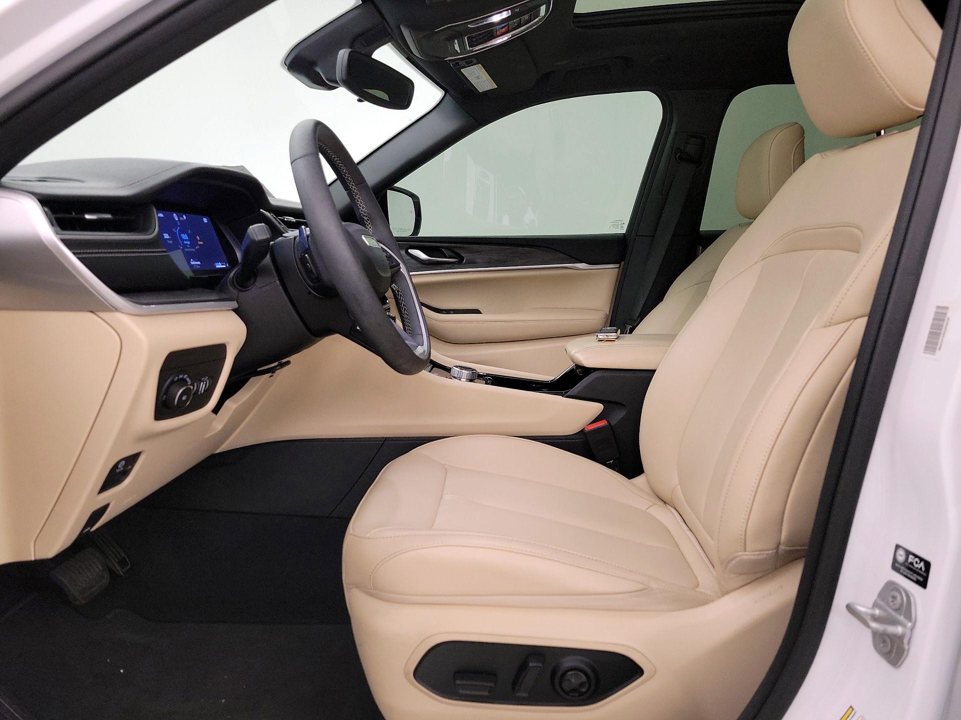 Thumbnail: 2023 Jeep Grand Cherokee - 11