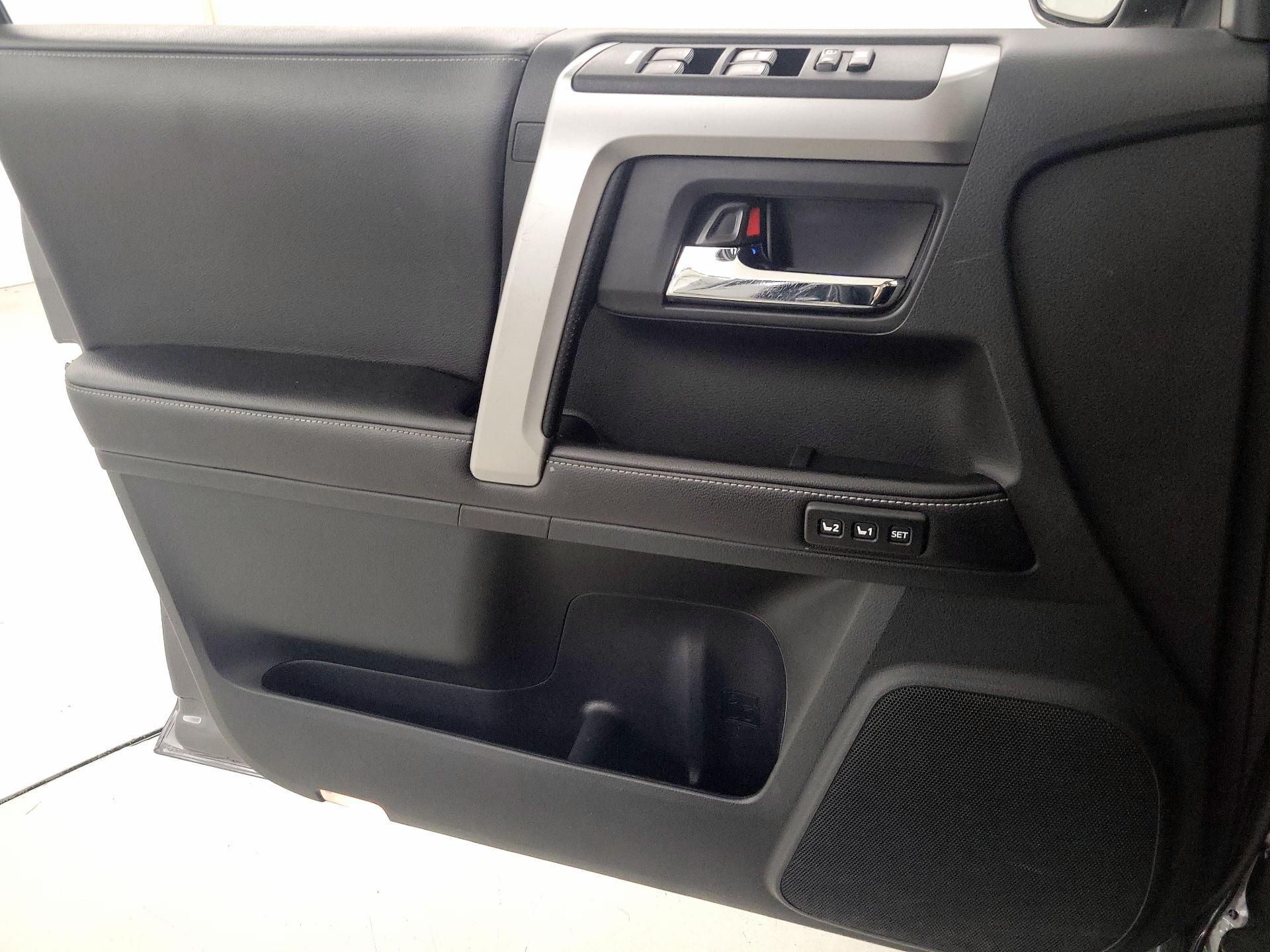 Thumbnail: 2016 Toyota 4Runner - 12