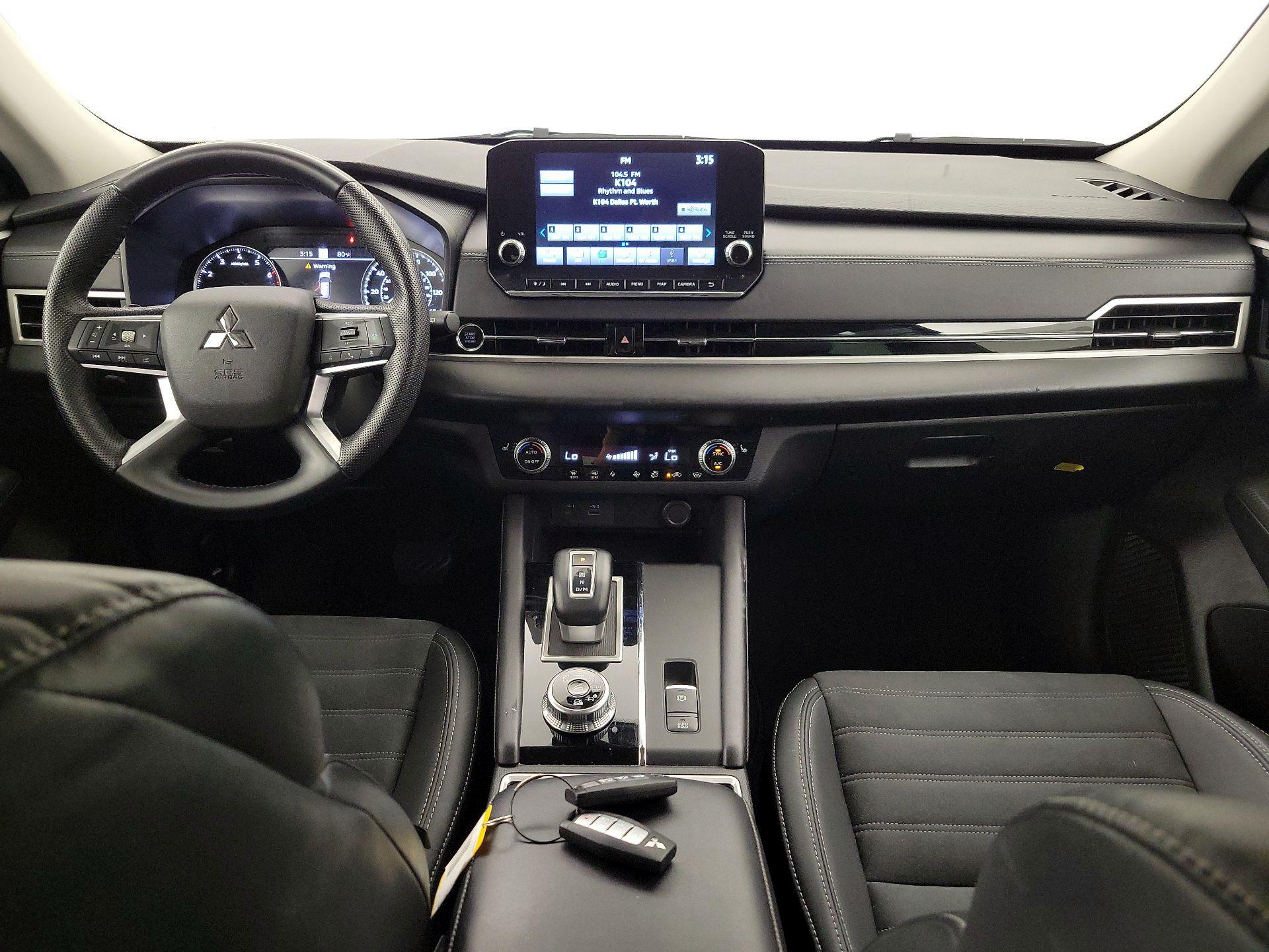 Thumbnail: 2023 Mitsubishi Outlander - 9