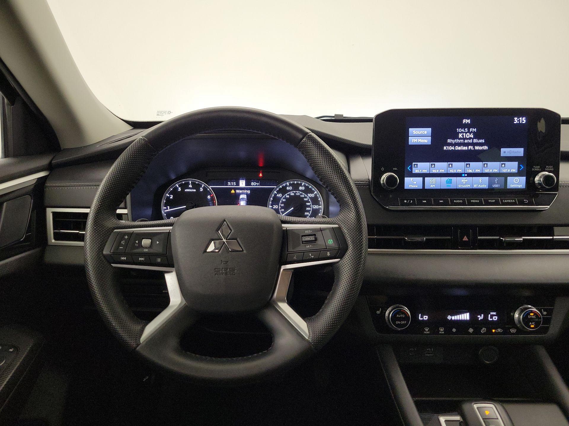 Thumbnail: 2023 Mitsubishi Outlander - 10