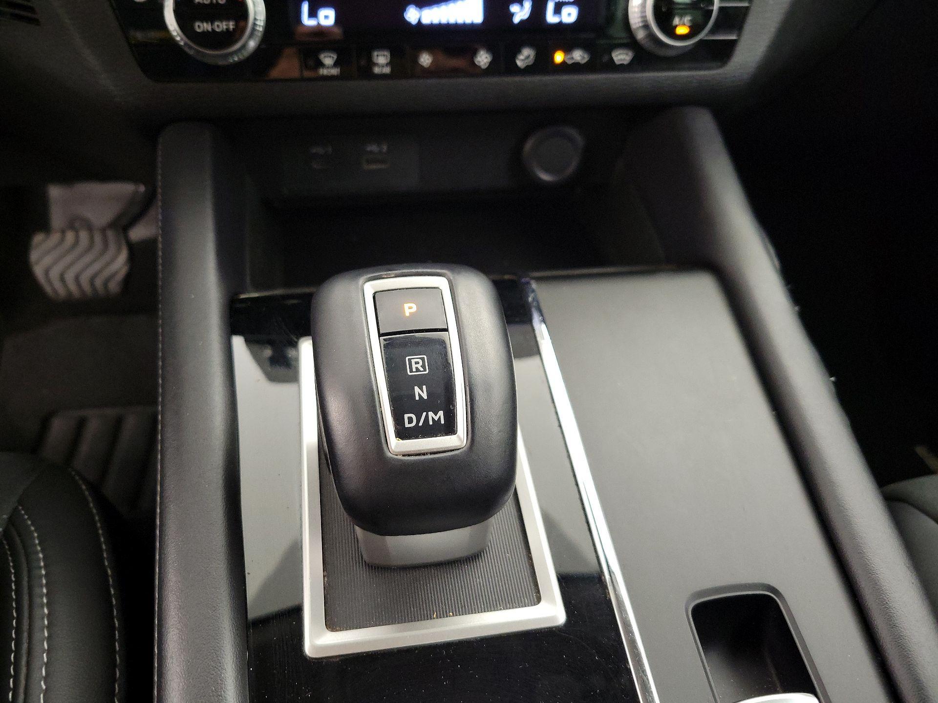 Thumbnail: 2023 Mitsubishi Outlander - 17