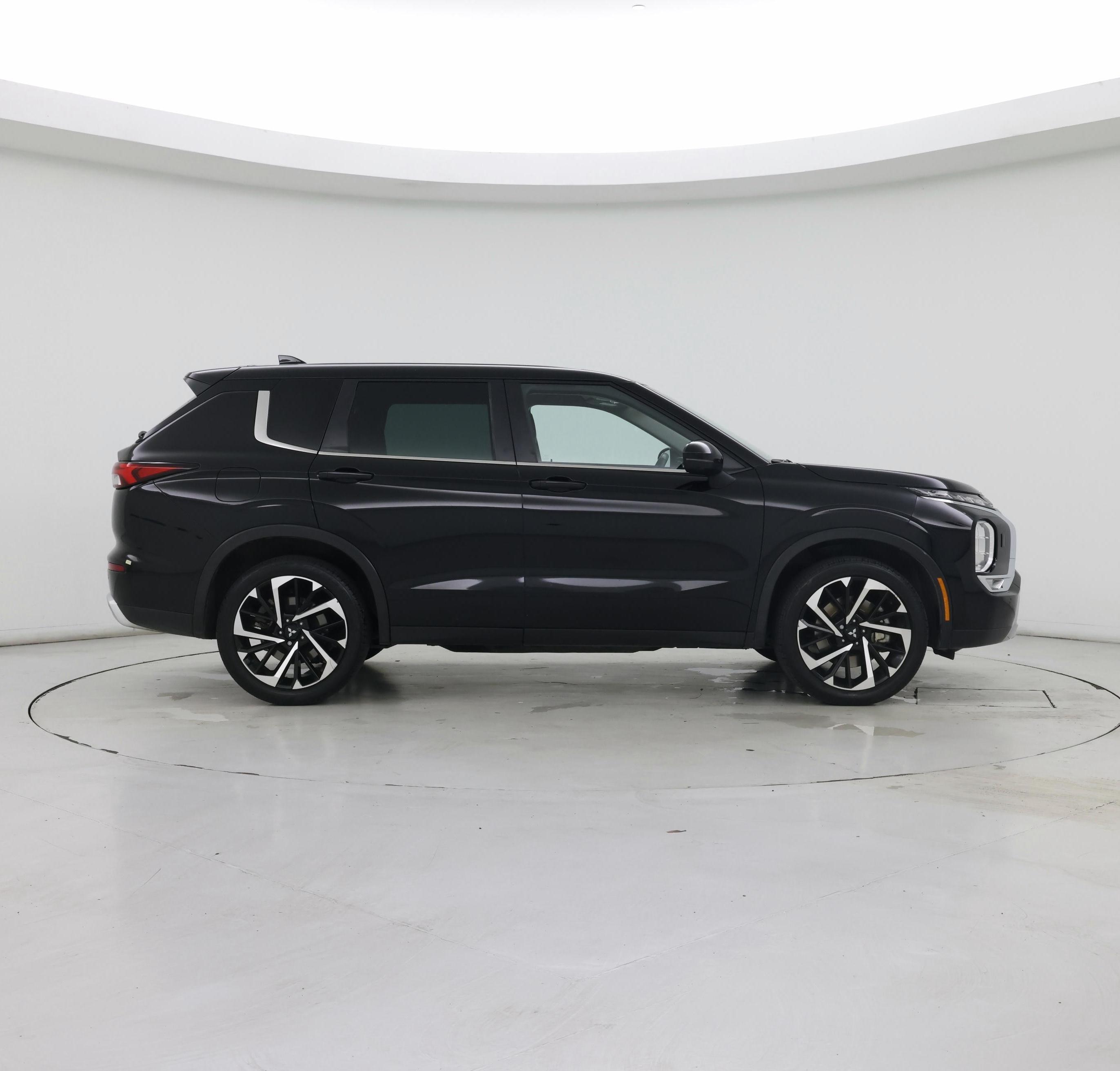 Thumbnail: 2023 Mitsubishi Outlander - 7