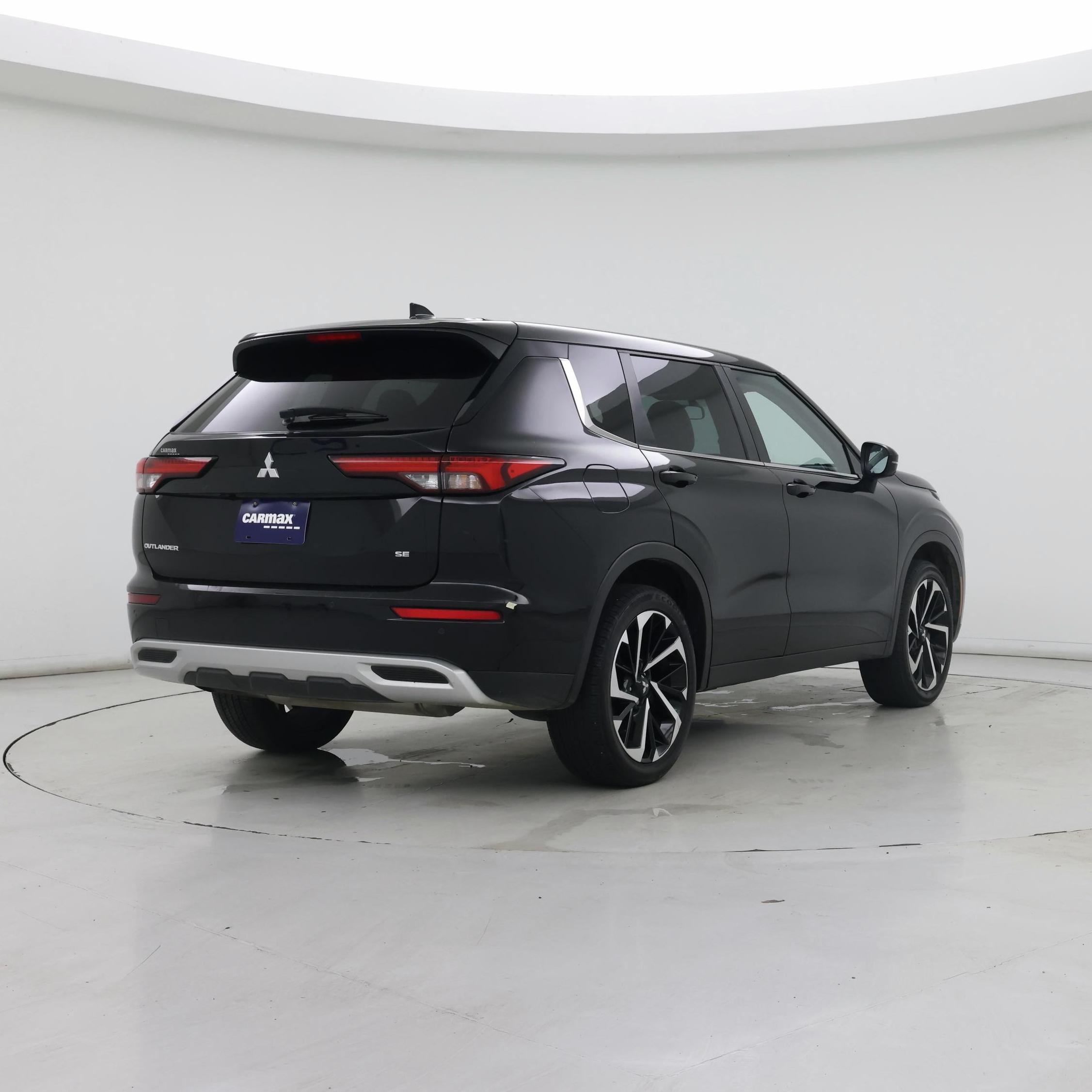 Thumbnail: 2023 Mitsubishi Outlander - 8