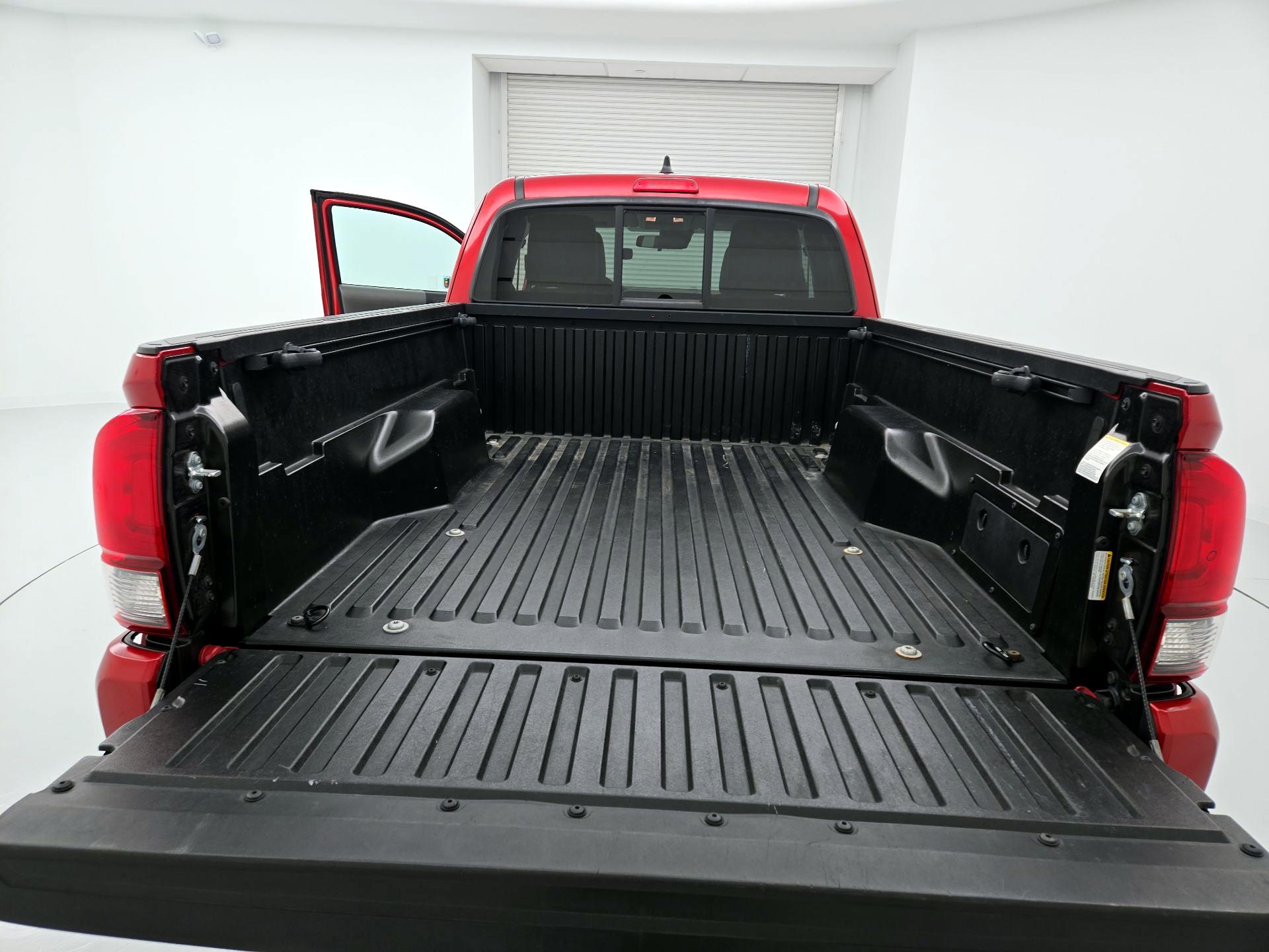 Thumbnail: 2022 Toyota Tacoma - 18