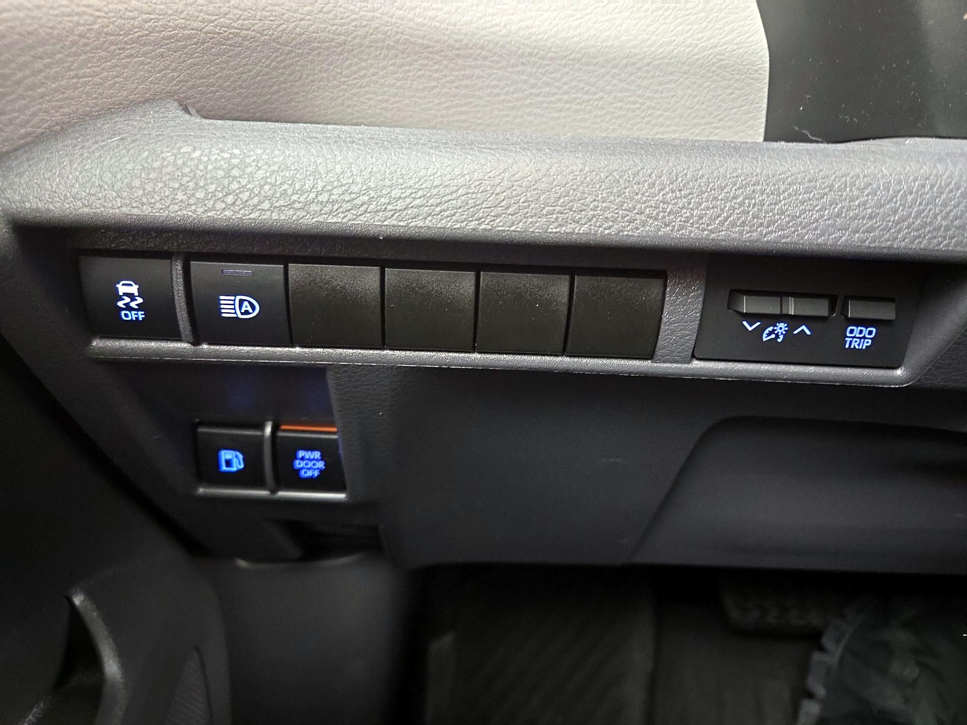 Thumbnail: 2021 Toyota Sienna - 13