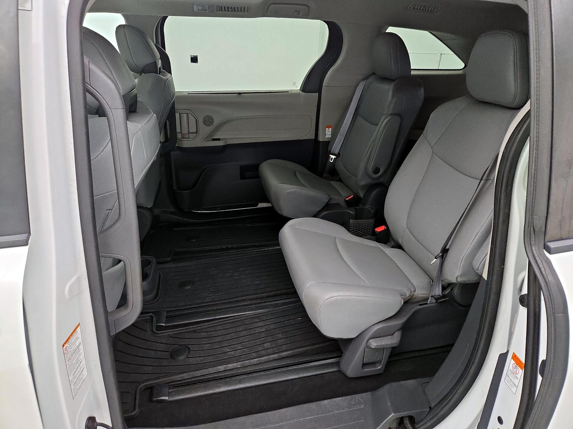 Thumbnail: 2021 Toyota Sienna - 20