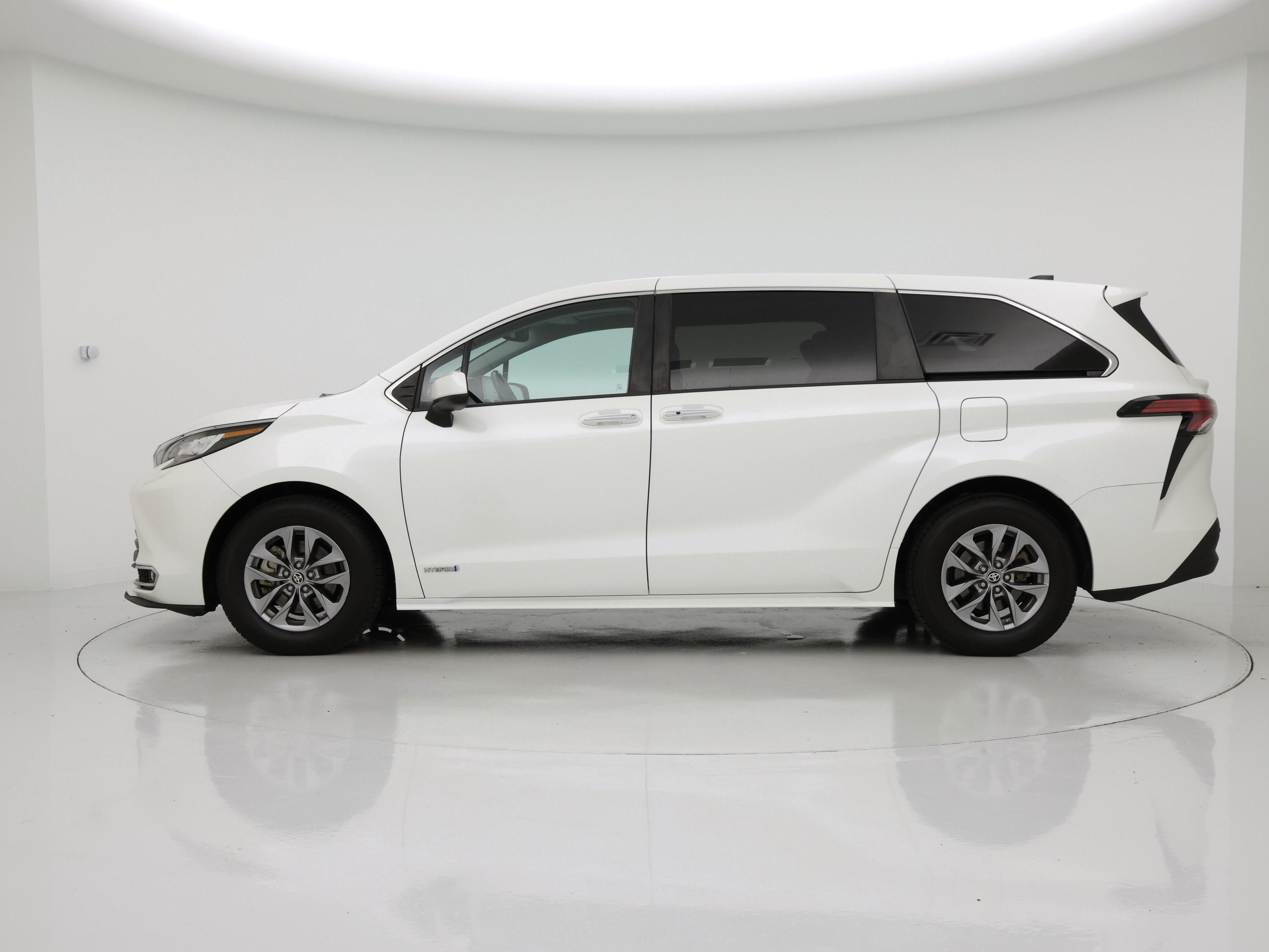Thumbnail: 2021 Toyota Sienna - 3