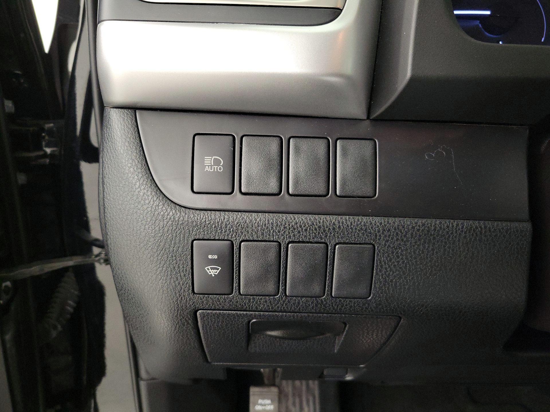 Thumbnail: 2019 Toyota Highlander - 13
