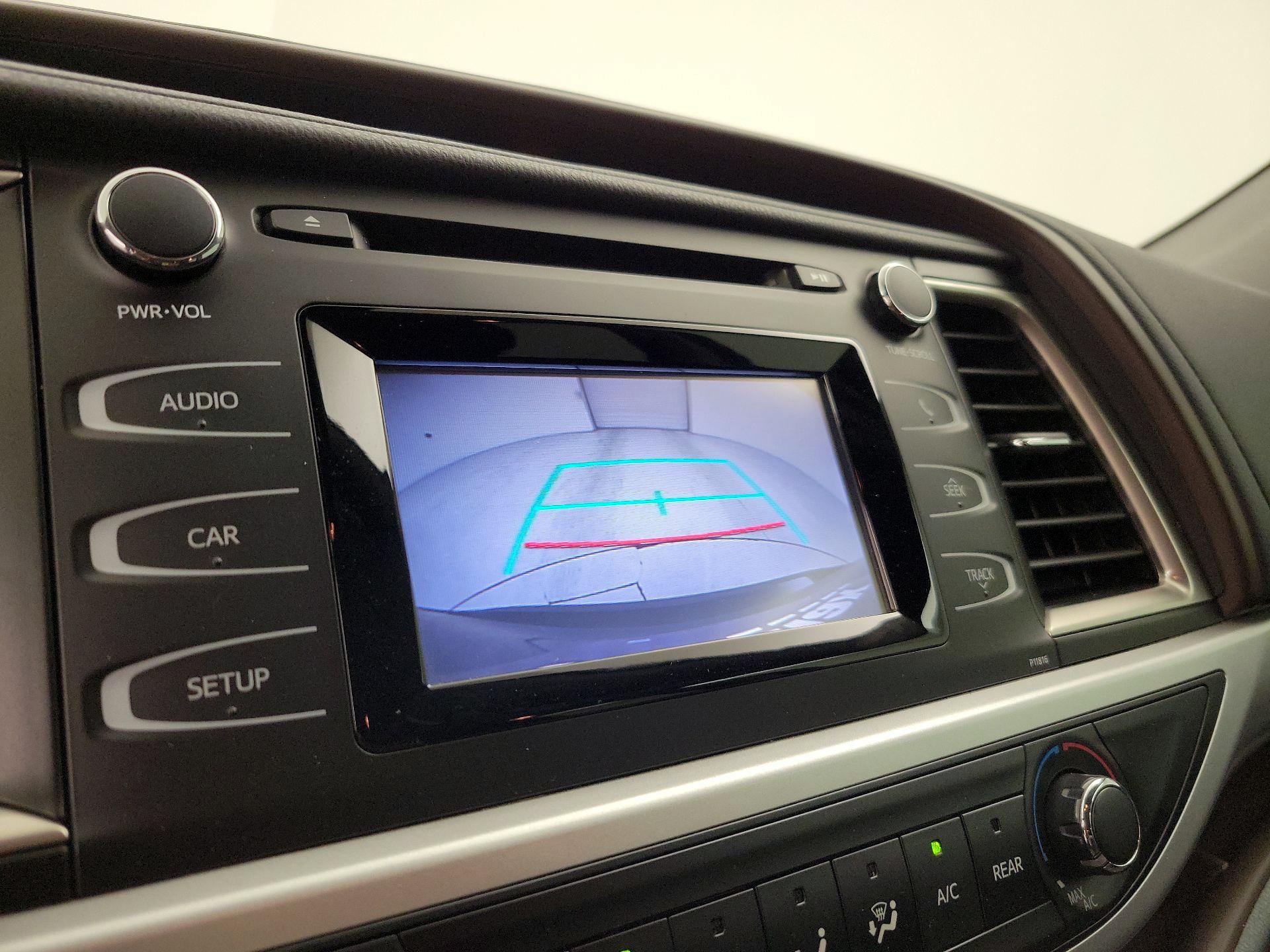 Thumbnail: 2019 Toyota Highlander - 14