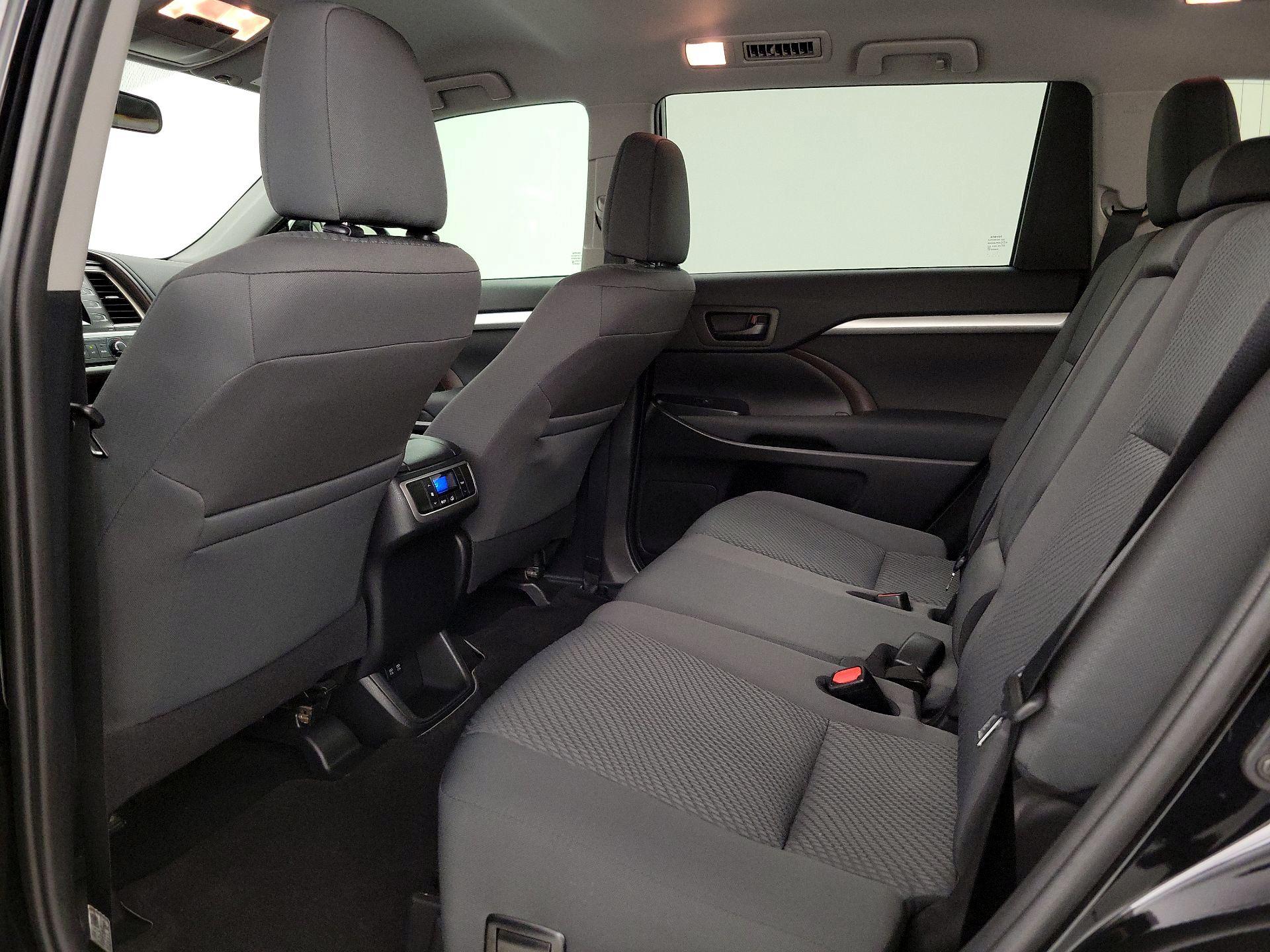 Thumbnail: 2019 Toyota Highlander - 18