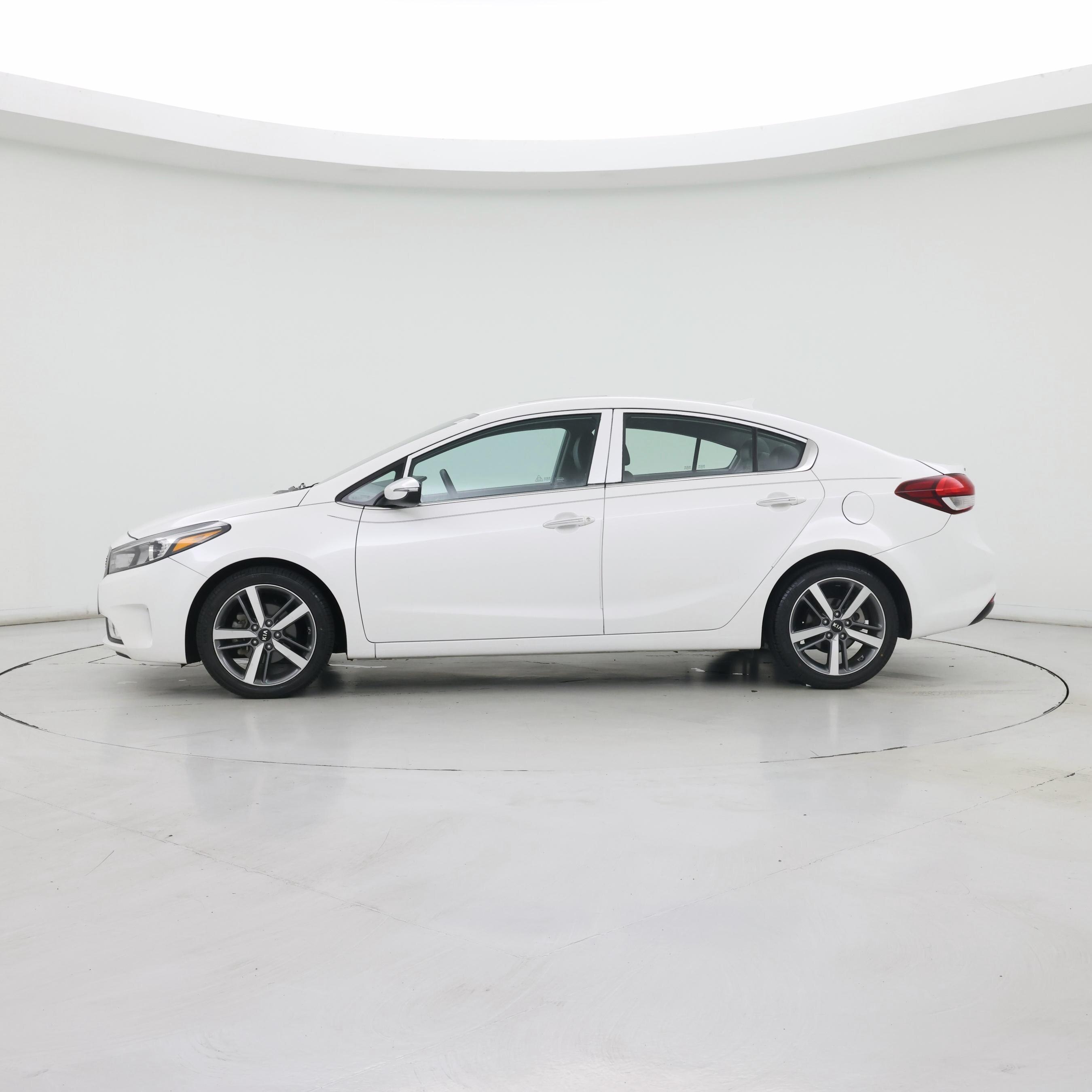 Thumbnail: 2017 Kia Forte - 3