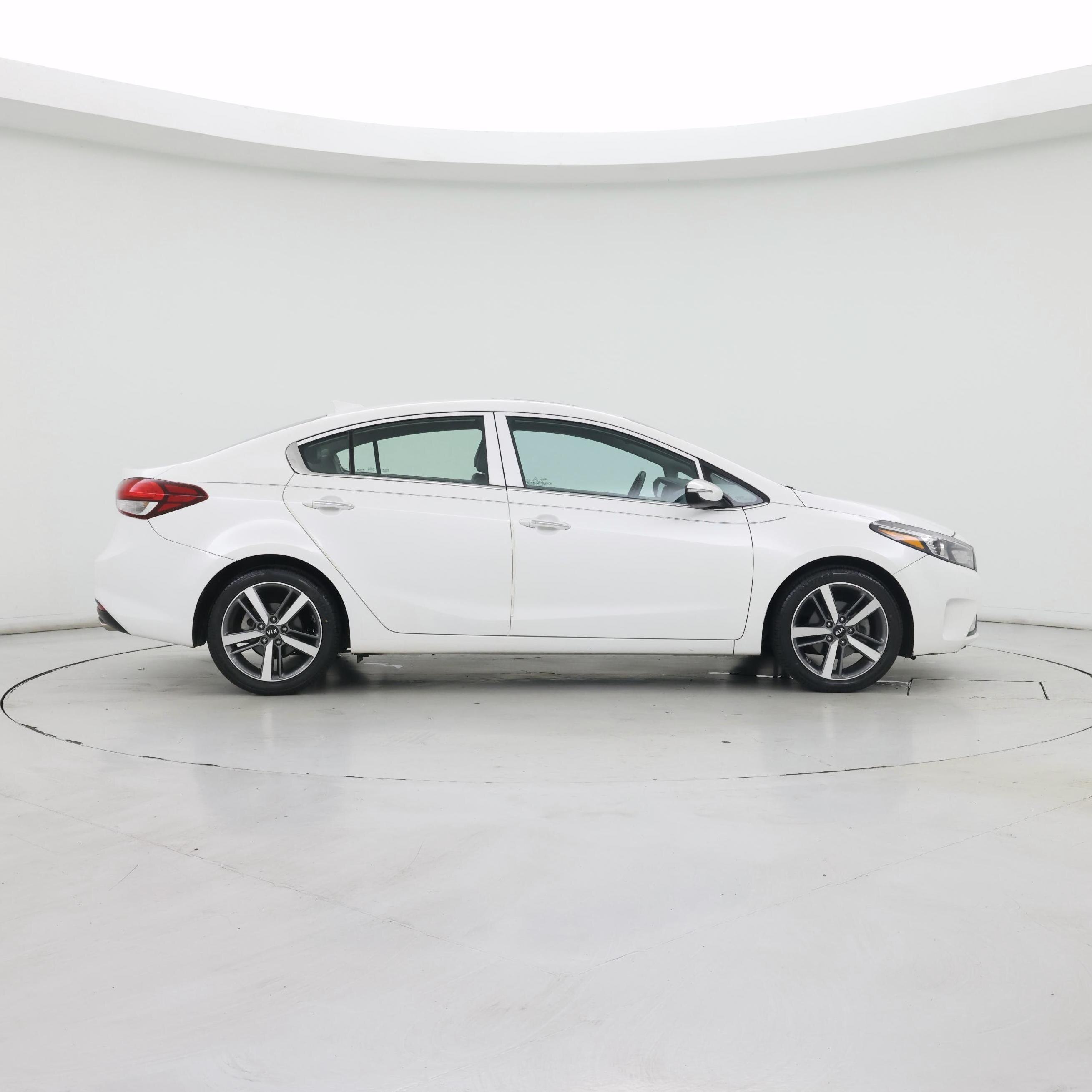Thumbnail: 2017 Kia Forte - 7