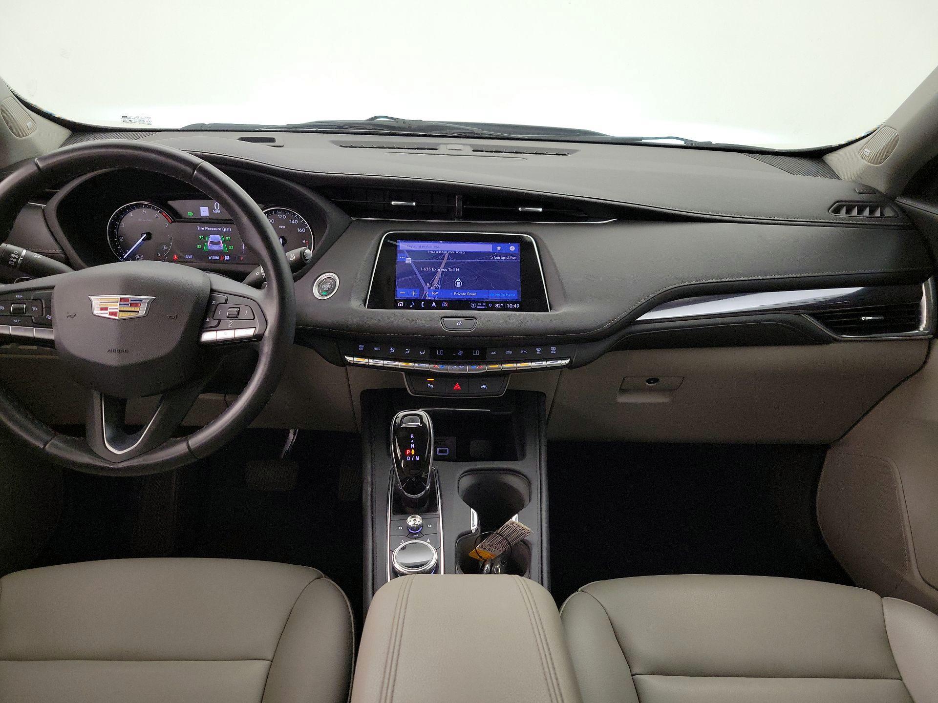 Thumbnail: 2022 Cadillac XT4 - 9