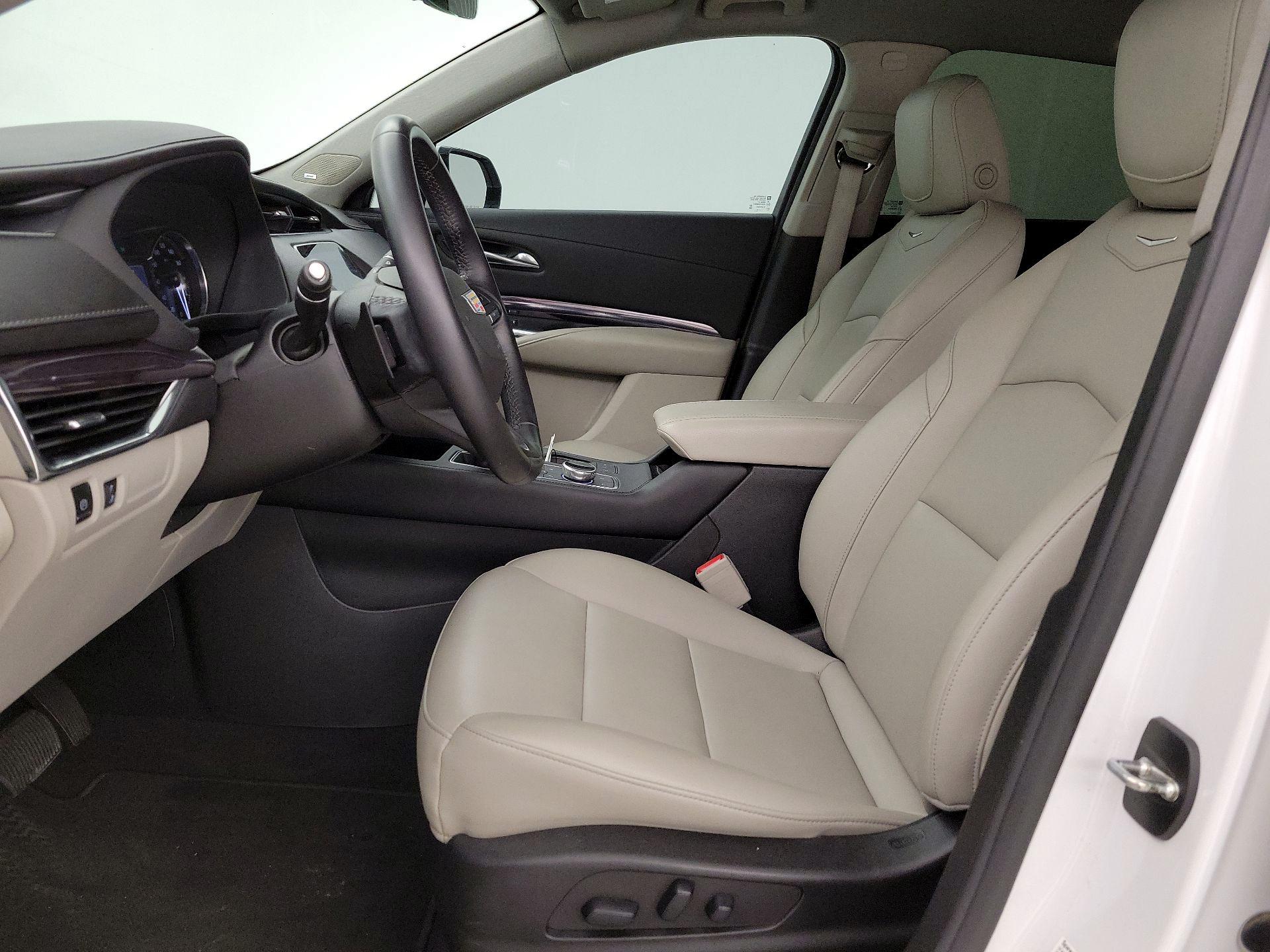 Thumbnail: 2022 Cadillac XT4 - 11