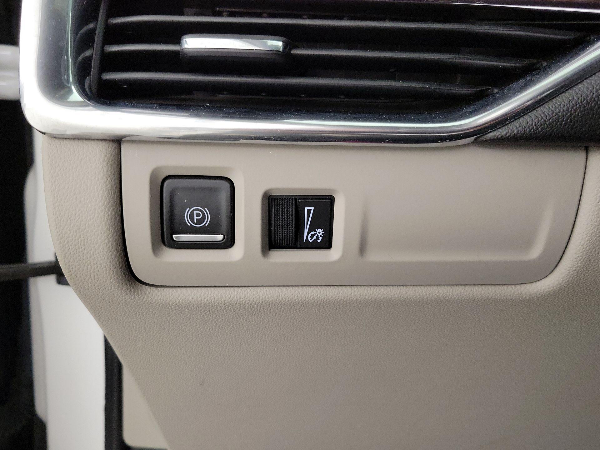 Thumbnail: 2022 Cadillac XT4 - 13