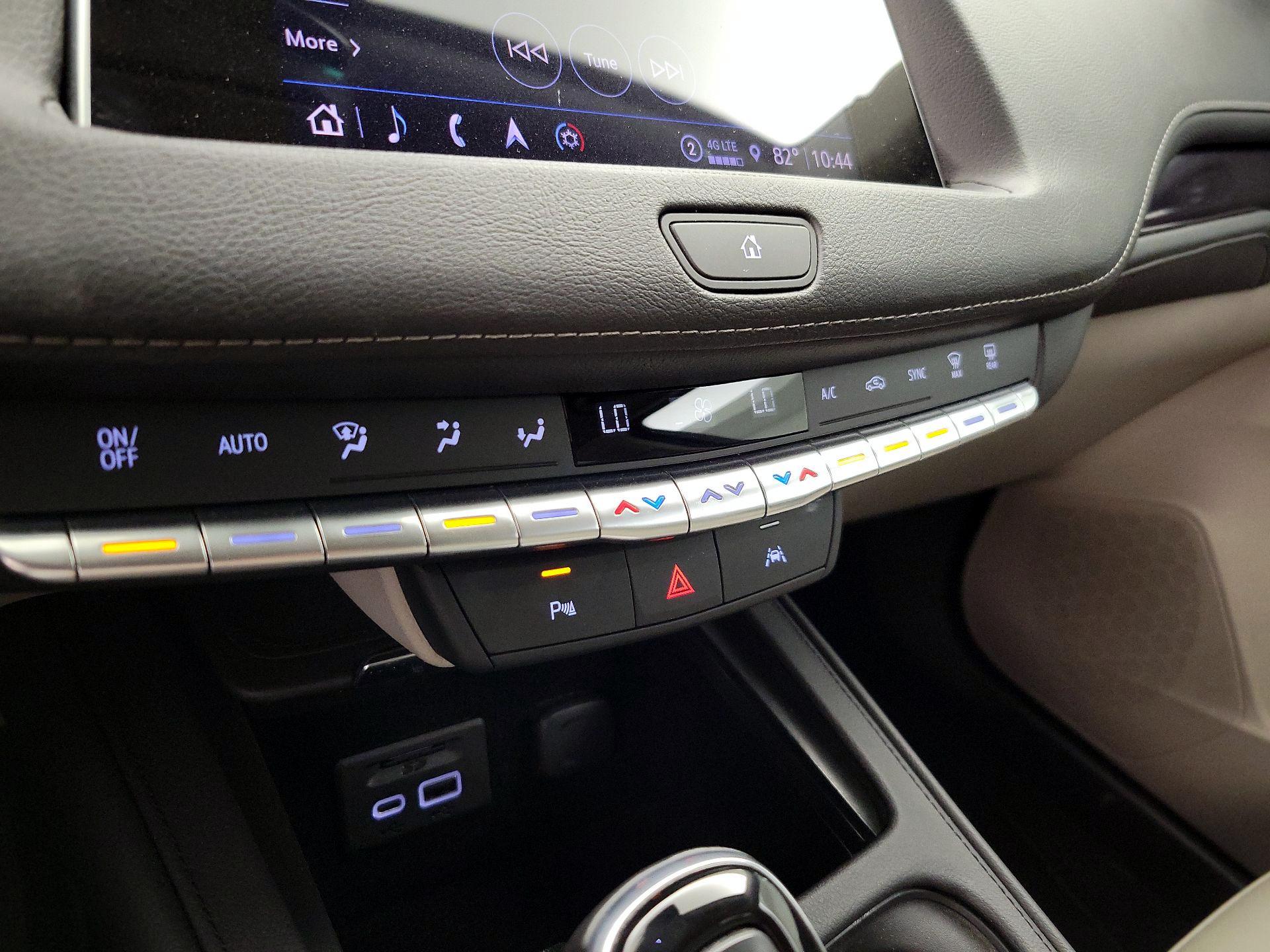 Thumbnail: 2022 Cadillac XT4 - 17