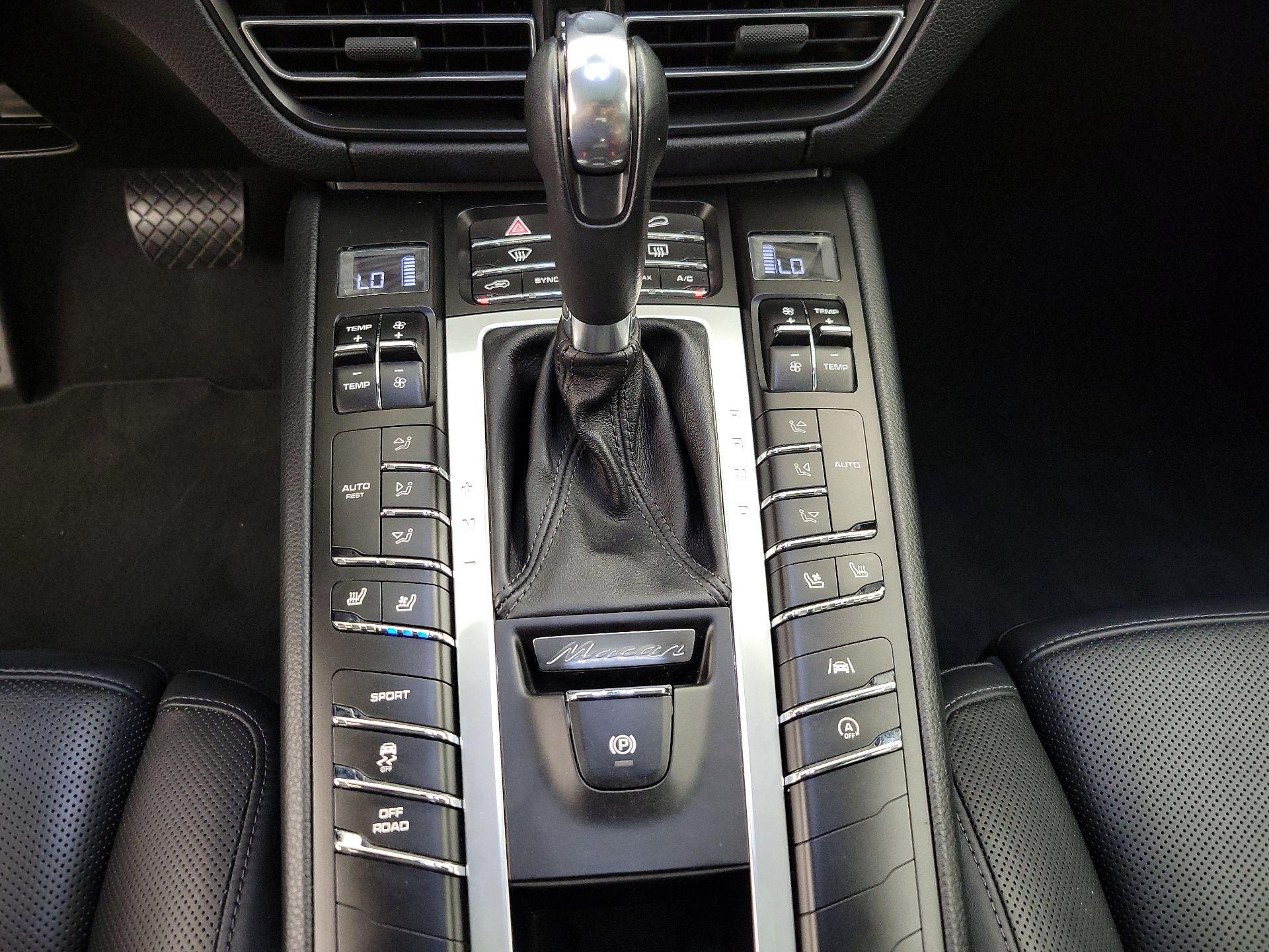 Thumbnail: 2021 Porsche Macan - 17