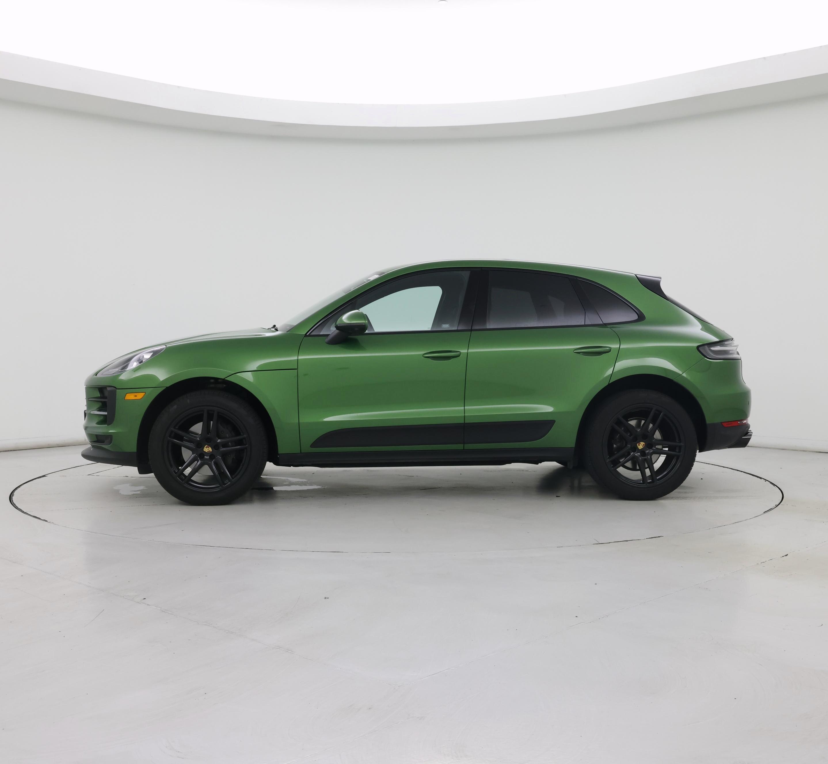 Thumbnail: 2021 Porsche Macan - 3