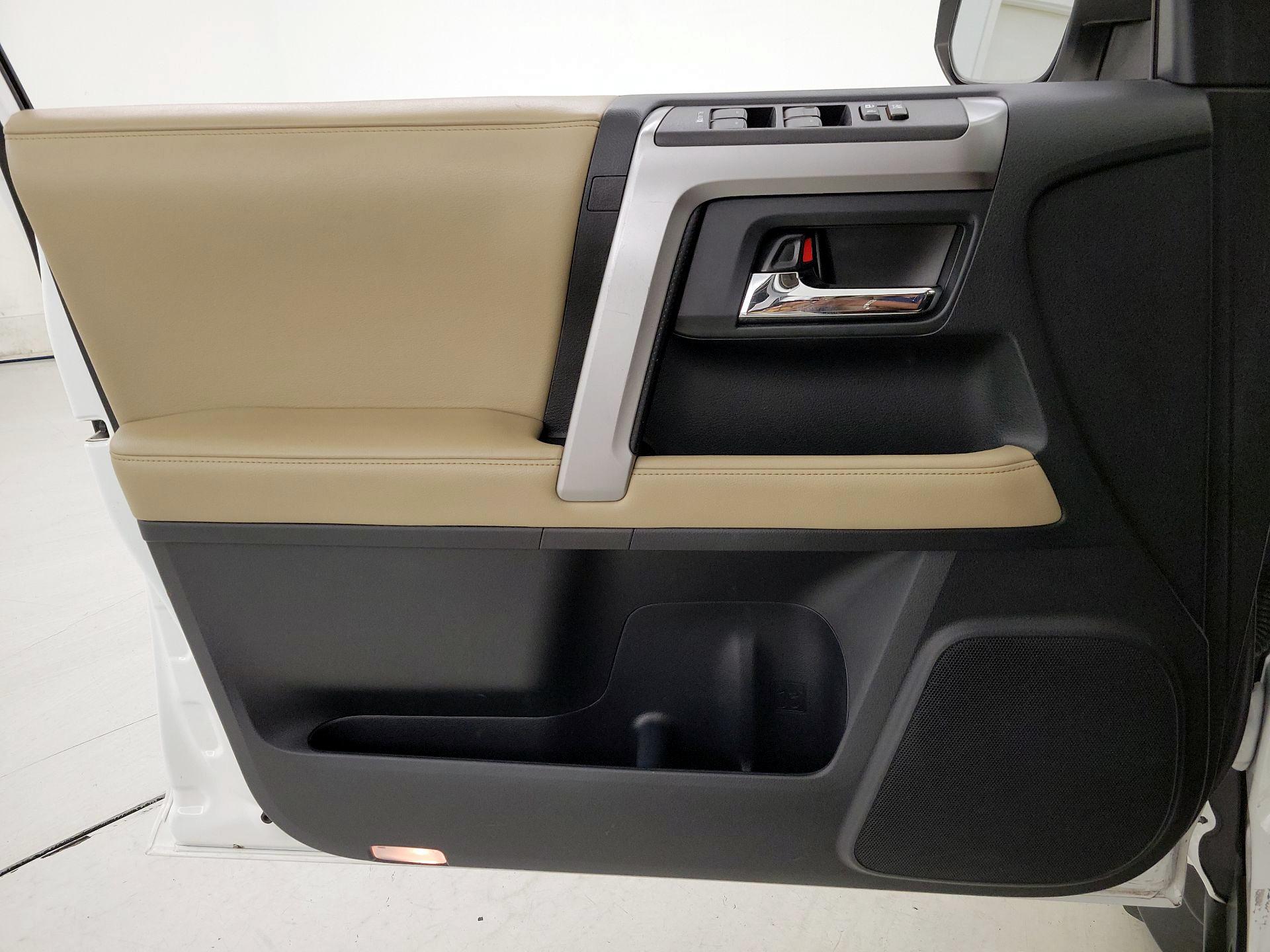 Thumbnail: 2015 Toyota 4Runner - 12