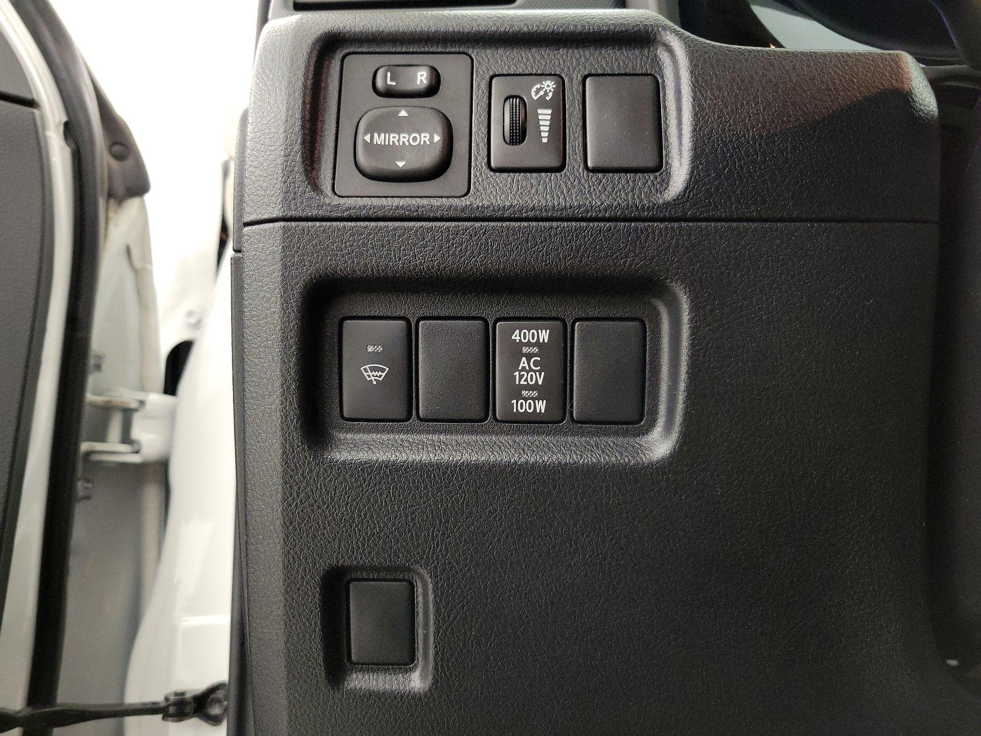 Thumbnail: 2015 Toyota 4Runner - 13