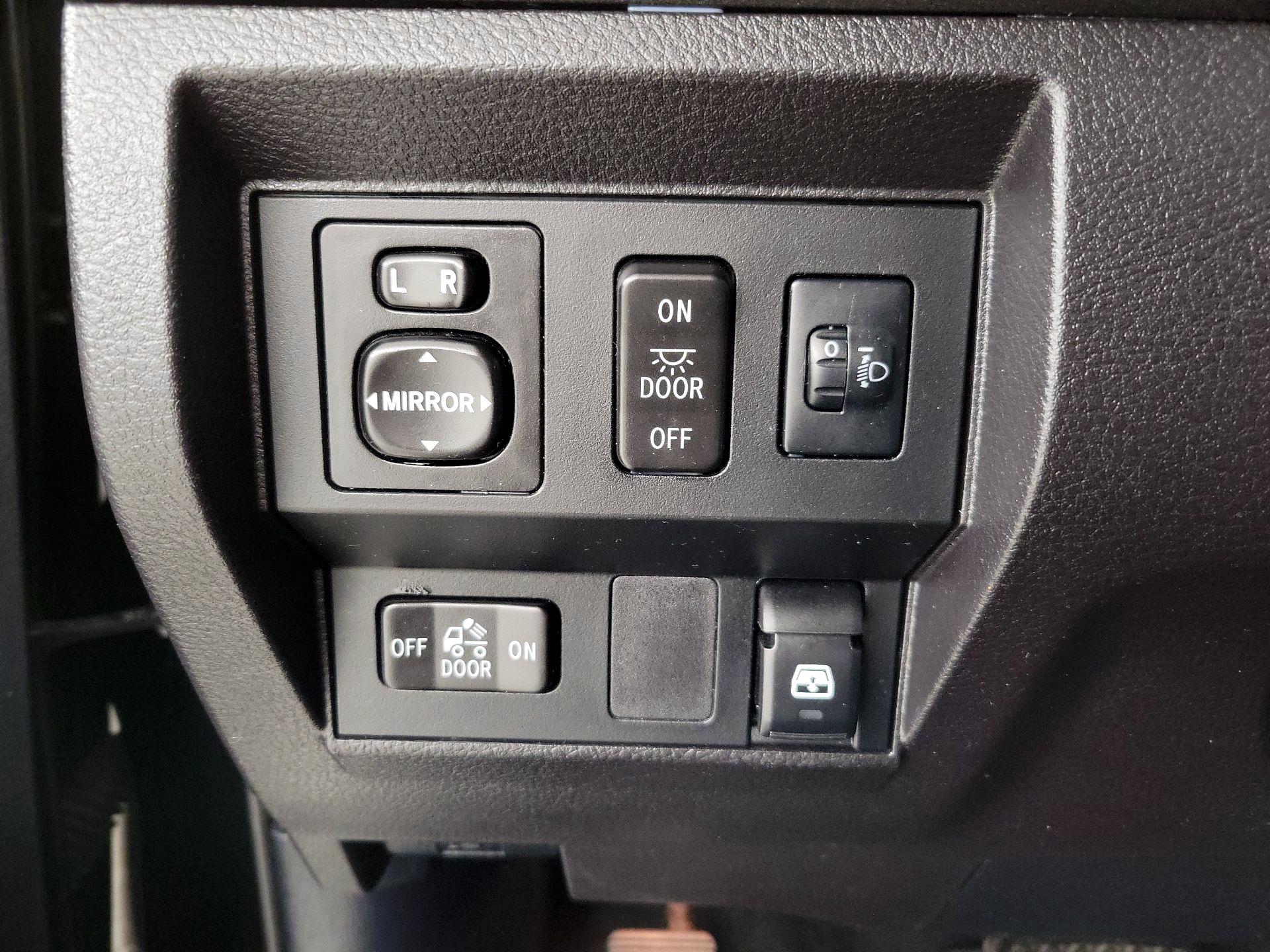 Thumbnail: 2015 Toyota Tundra - 13