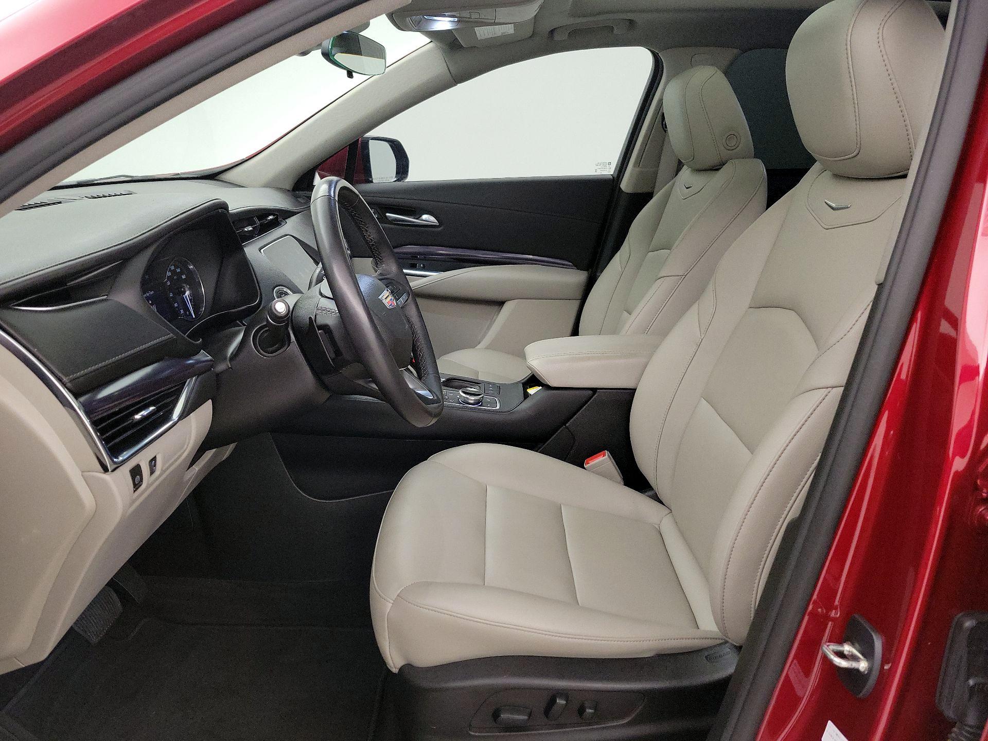 Thumbnail: 2023 Cadillac XT4 - 11