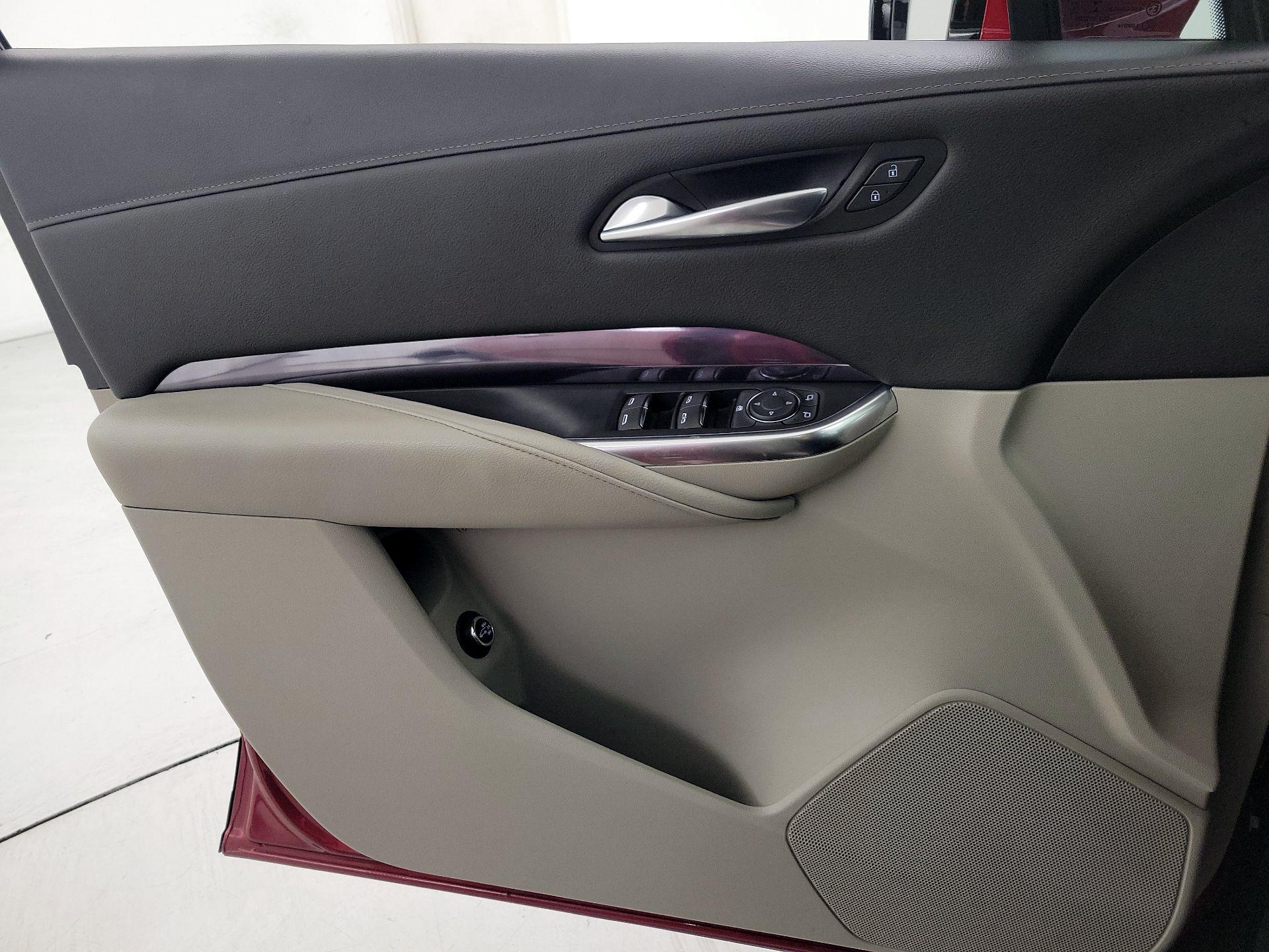 Thumbnail: 2023 Cadillac XT4 - 12