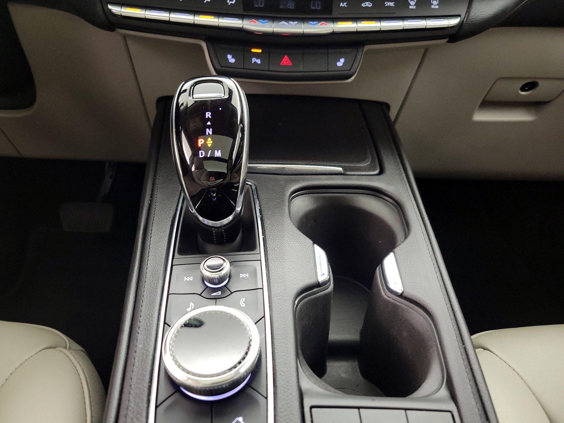 Thumbnail: 2023 Cadillac XT4 - 17