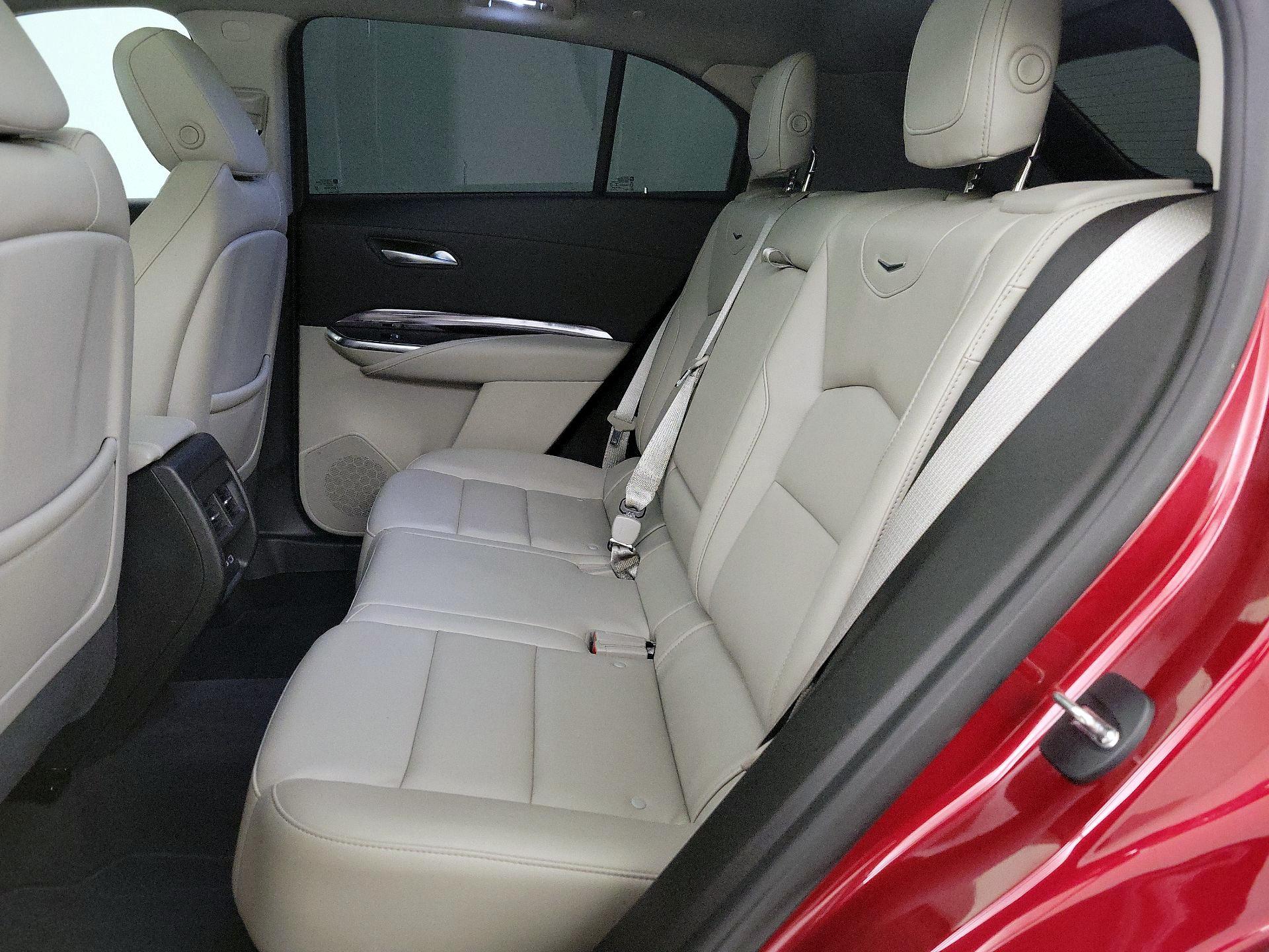 Thumbnail: 2023 Cadillac XT4 - 19