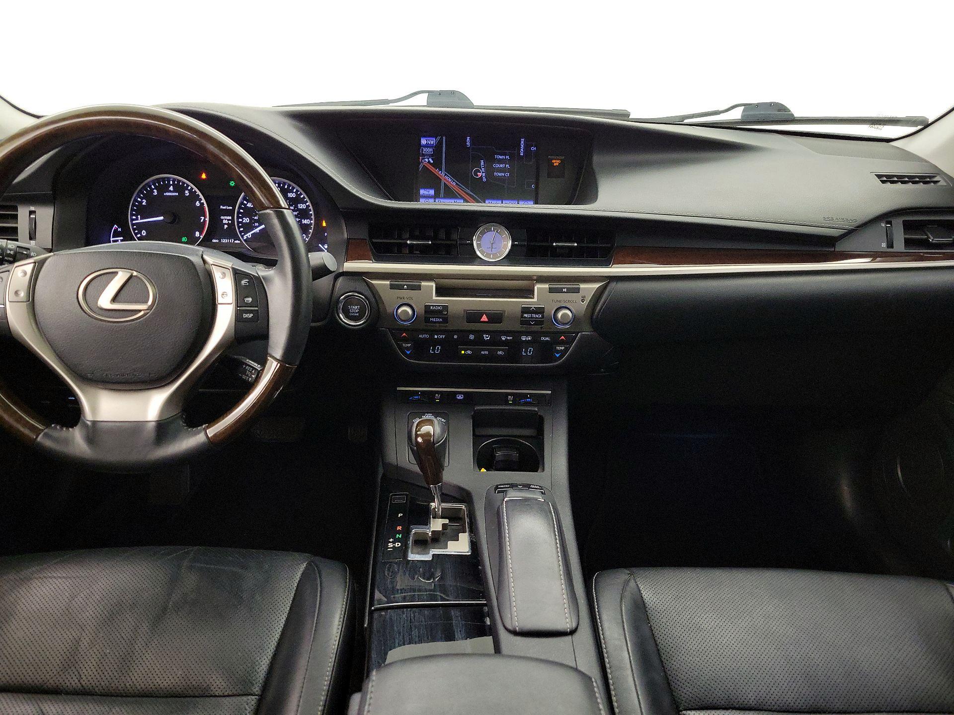 Thumbnail: 2013 Lexus ES - 9