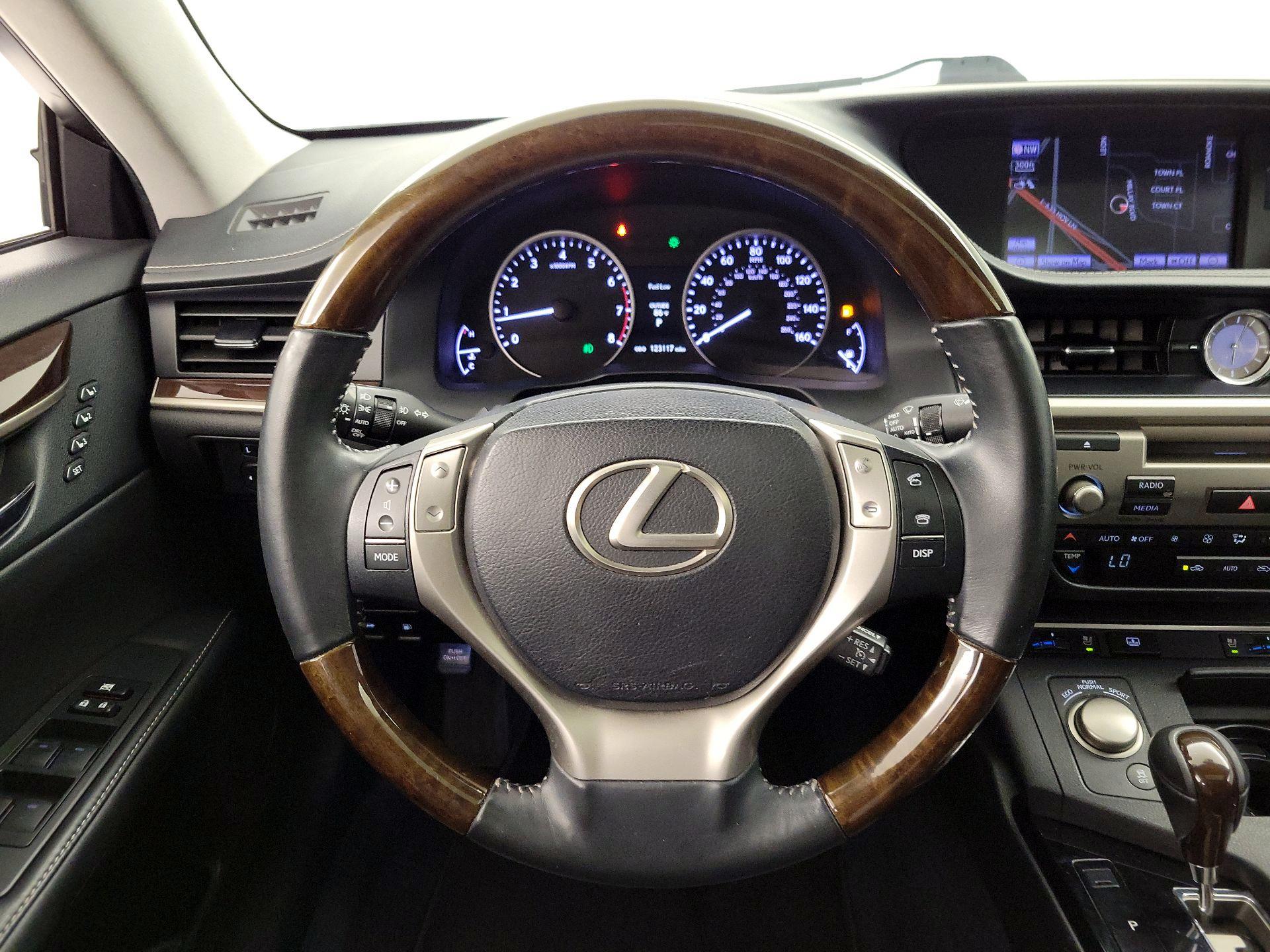 Thumbnail: 2013 Lexus ES - 10