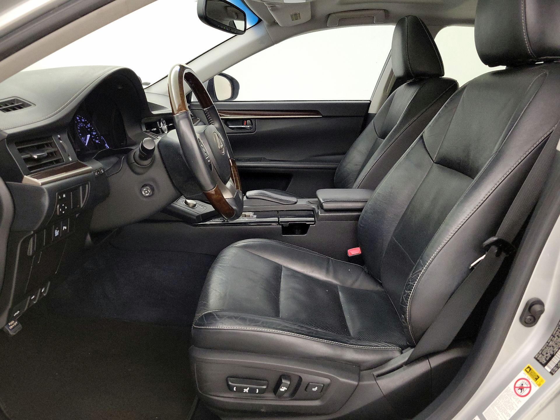 Thumbnail: 2013 Lexus ES - 11