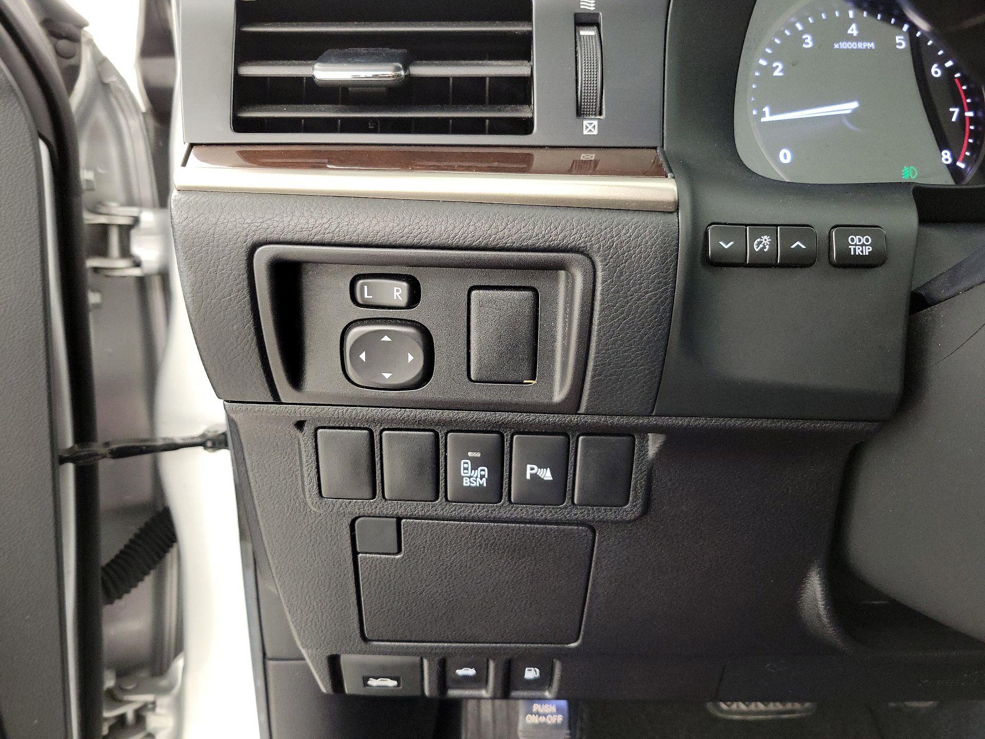 Thumbnail: 2013 Lexus ES - 13