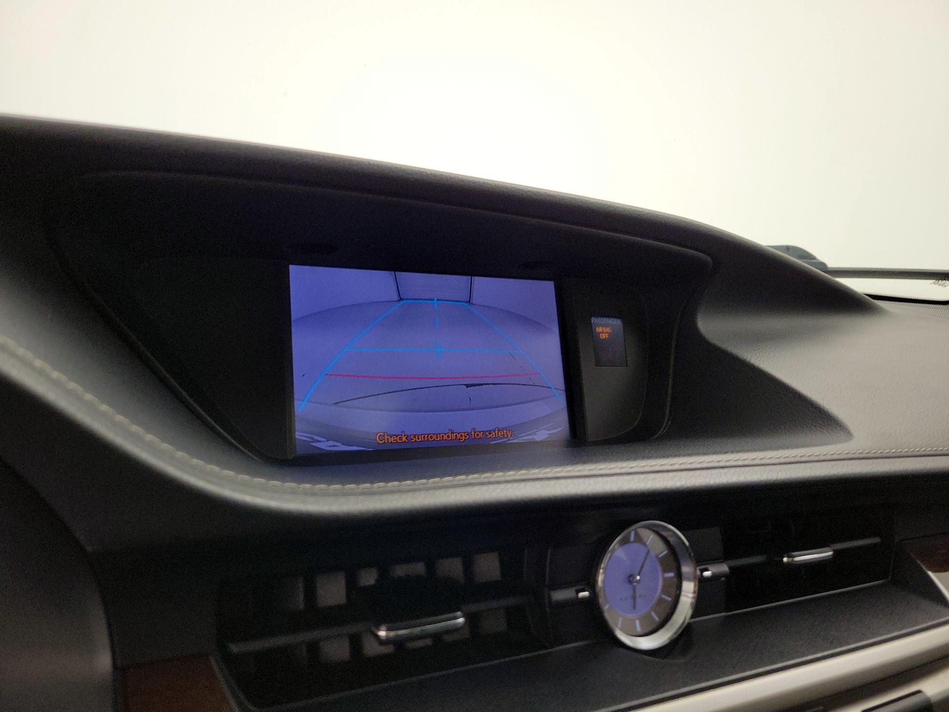 Thumbnail: 2013 Lexus ES - 15