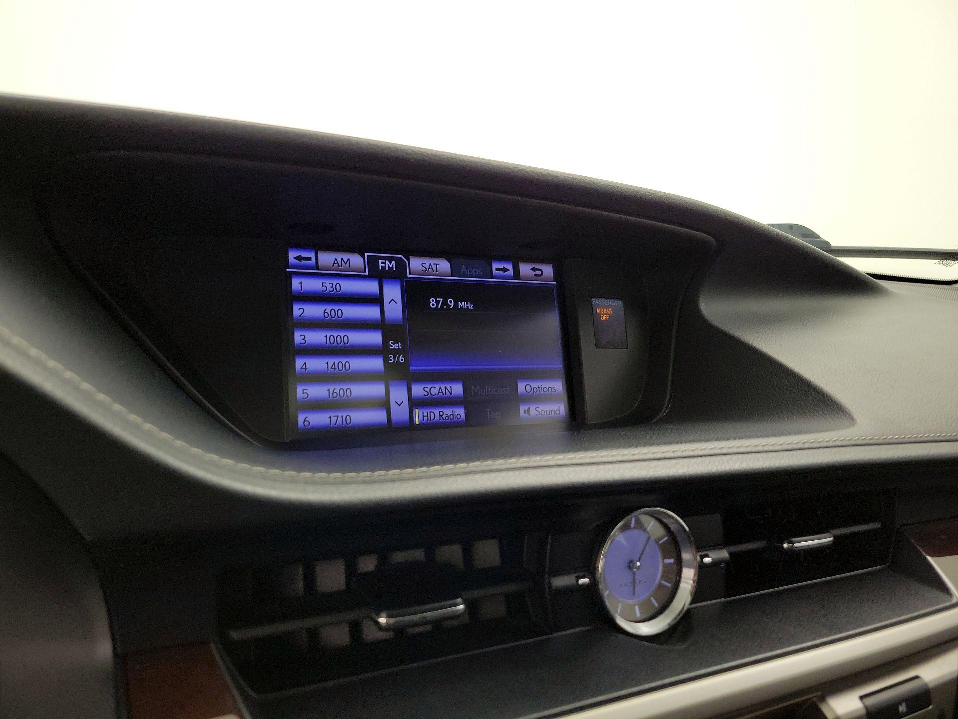 Thumbnail: 2013 Lexus ES - 16